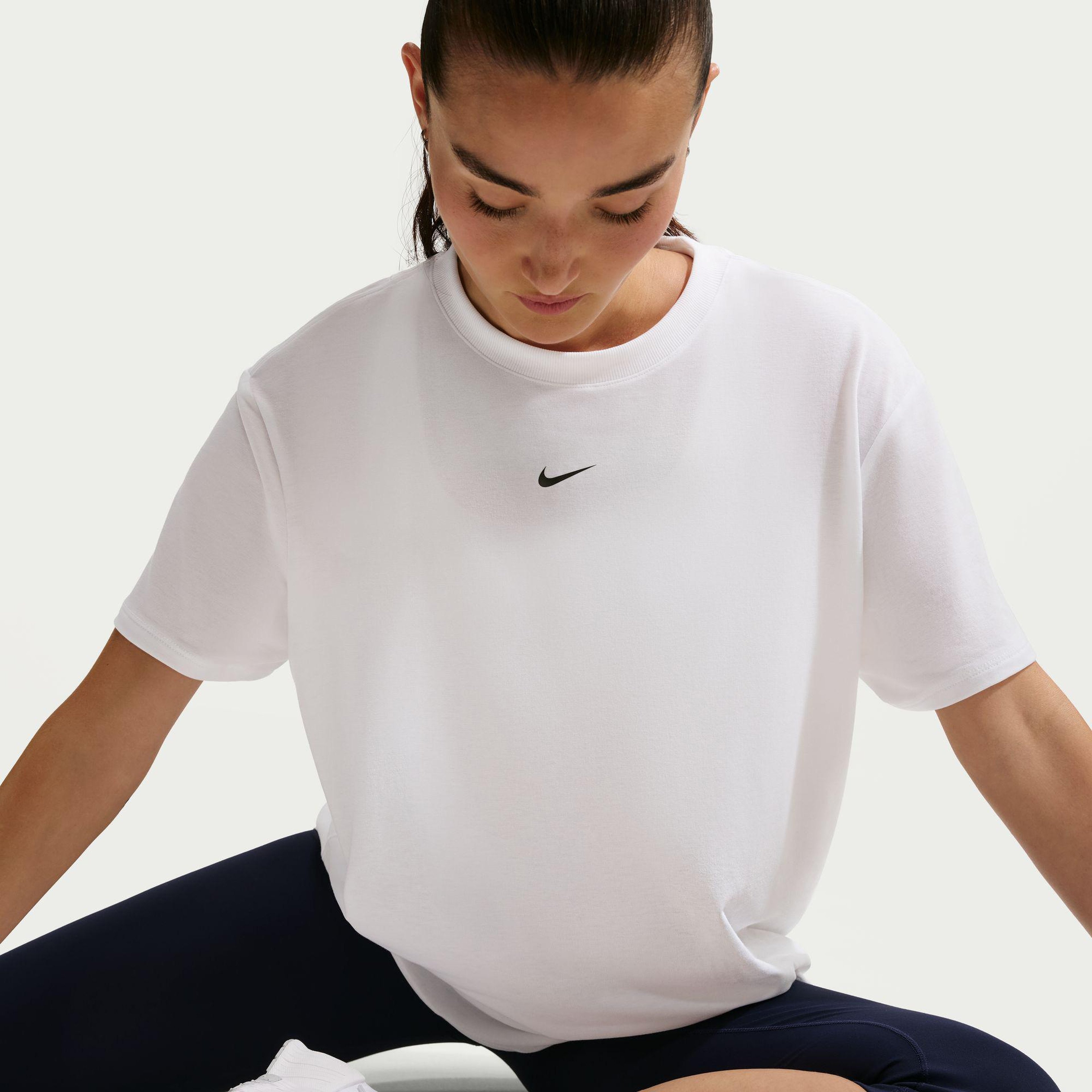 Nike One Relaxed Dri-Fit Kadın Beyaz T-Shirt