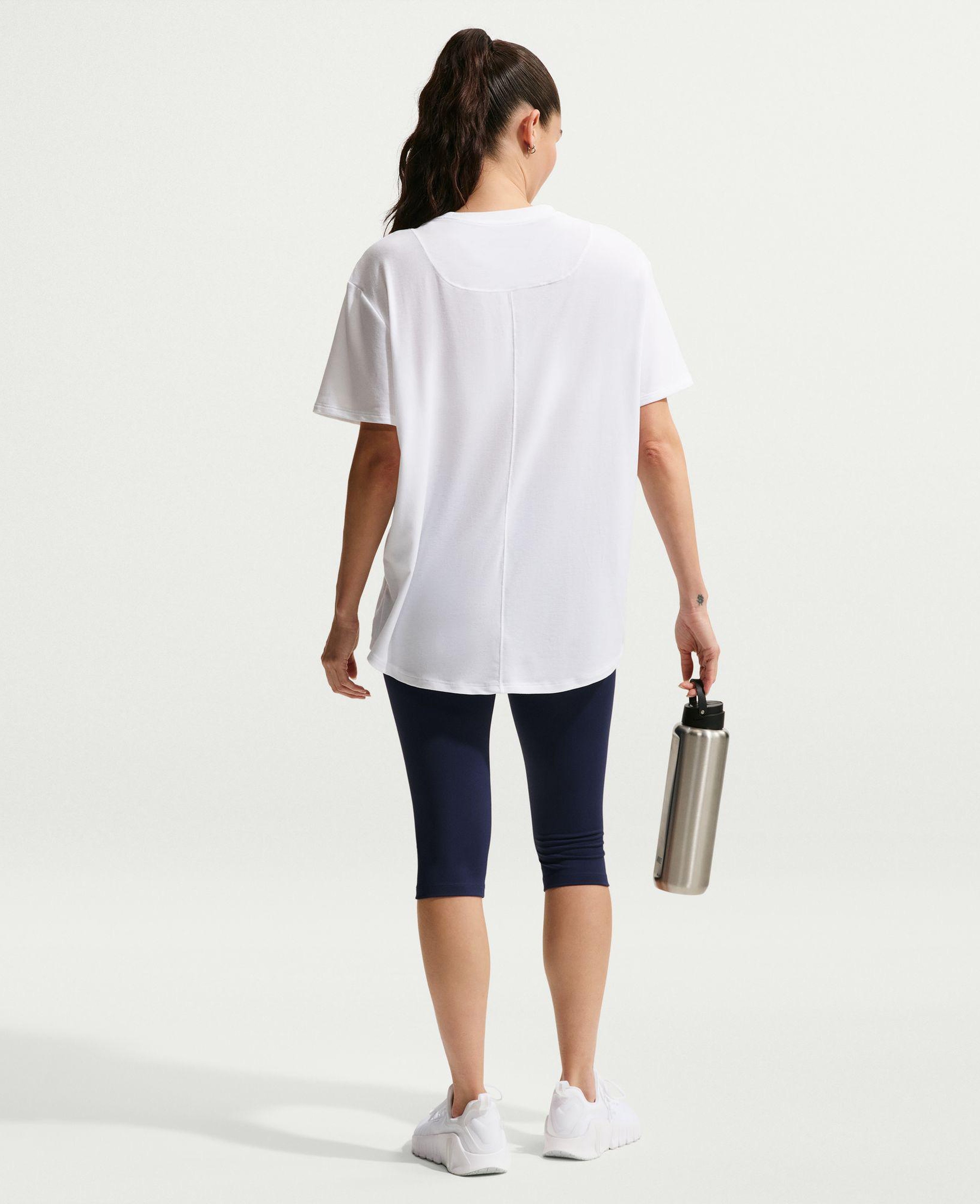 Nike One Relaxed Dri-Fit Kadın Beyaz T-Shirt