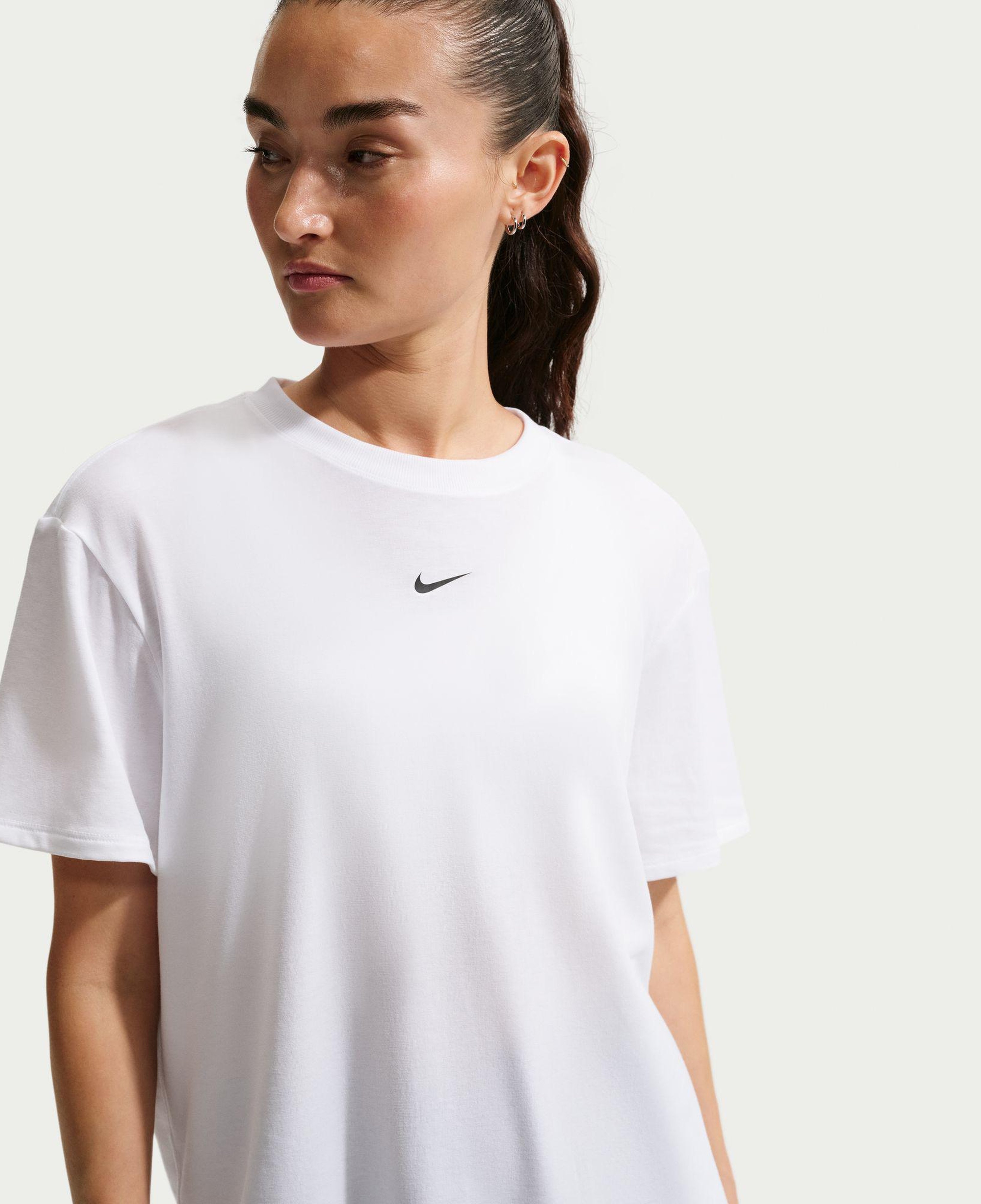 Nike One Relaxed Dri-Fit Kadın Beyaz T-Shirt