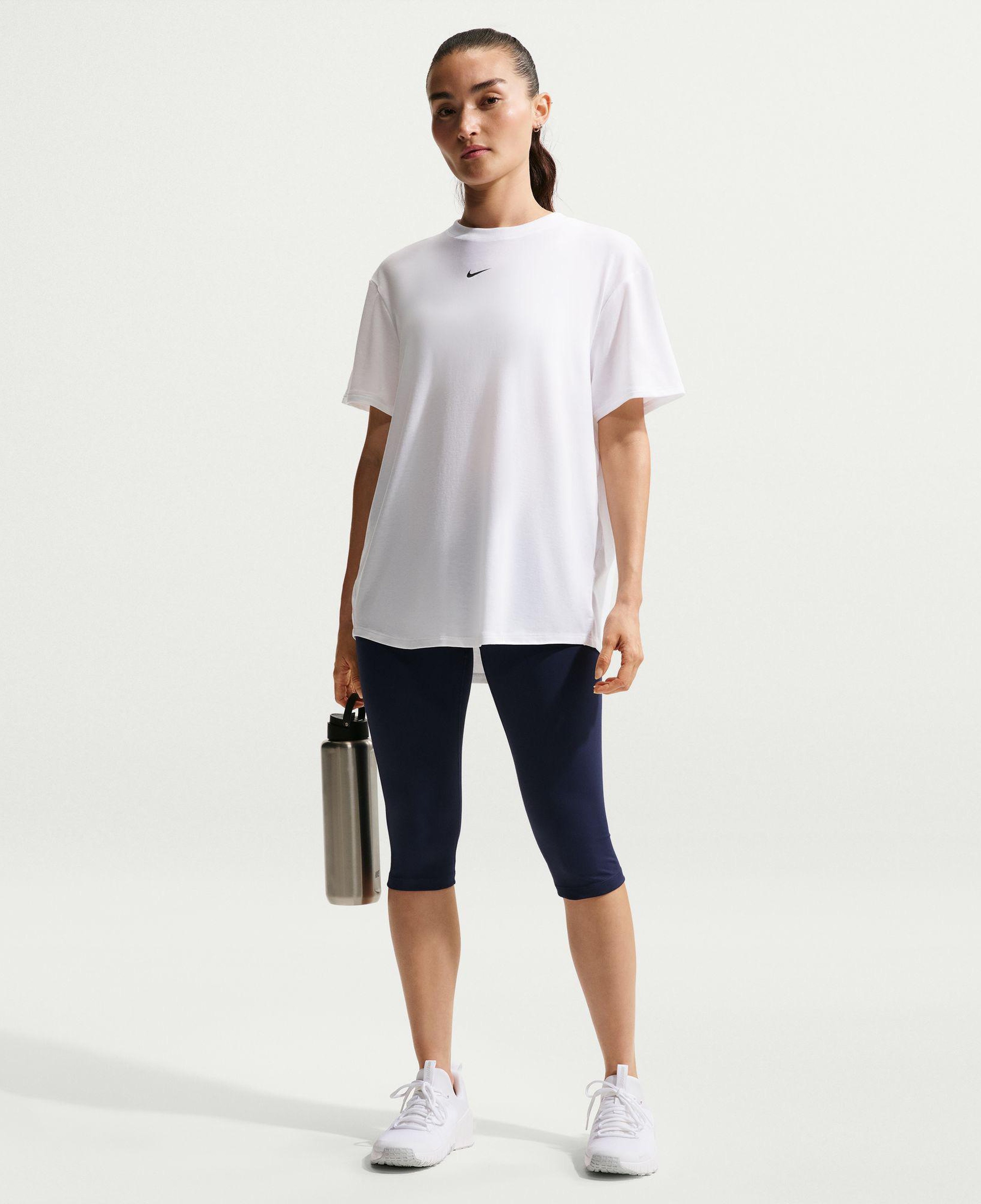 Nike One Relaxed Dri-Fit Kadın Beyaz T-Shirt