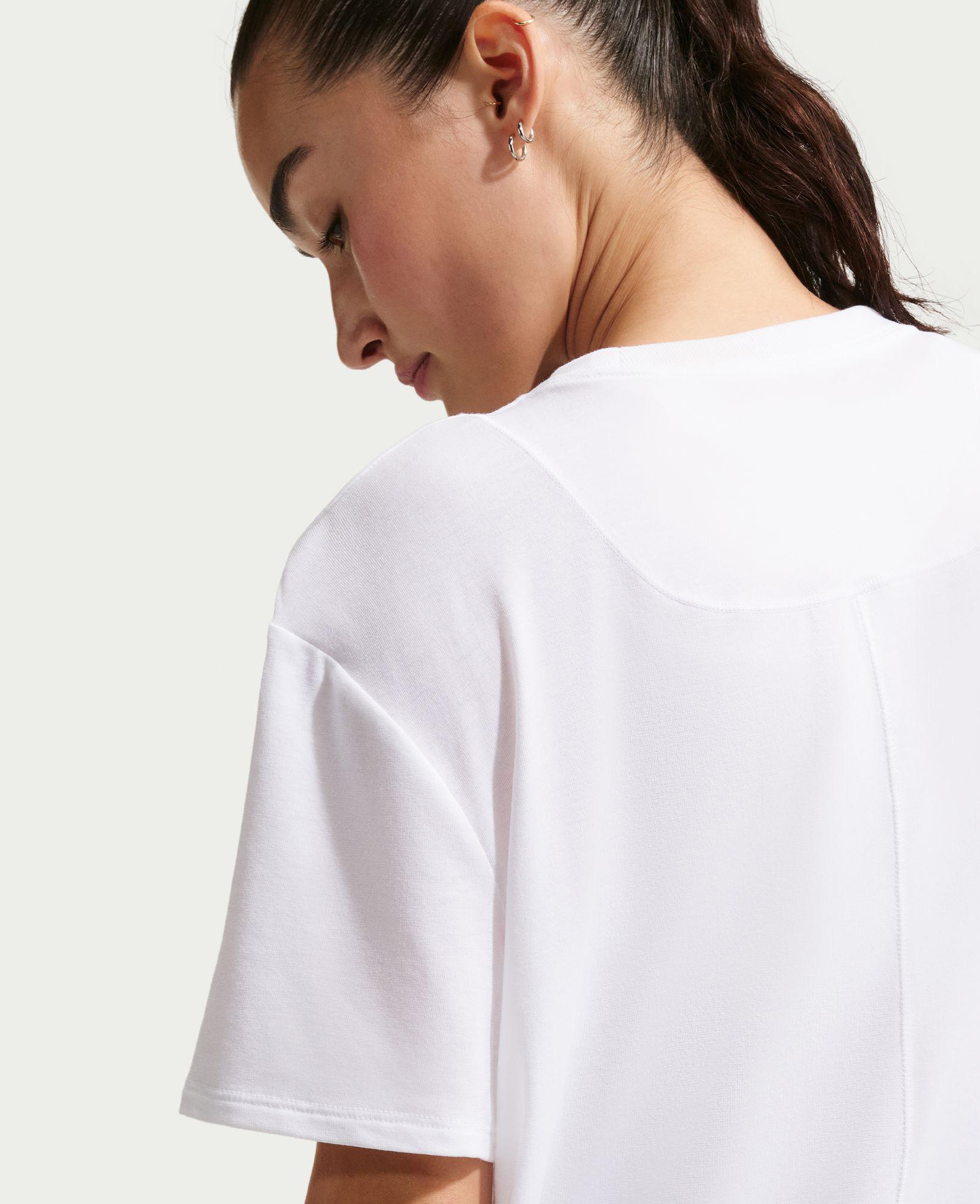 Nike One Relaxed Dri-Fit Kadın Beyaz T-Shirt