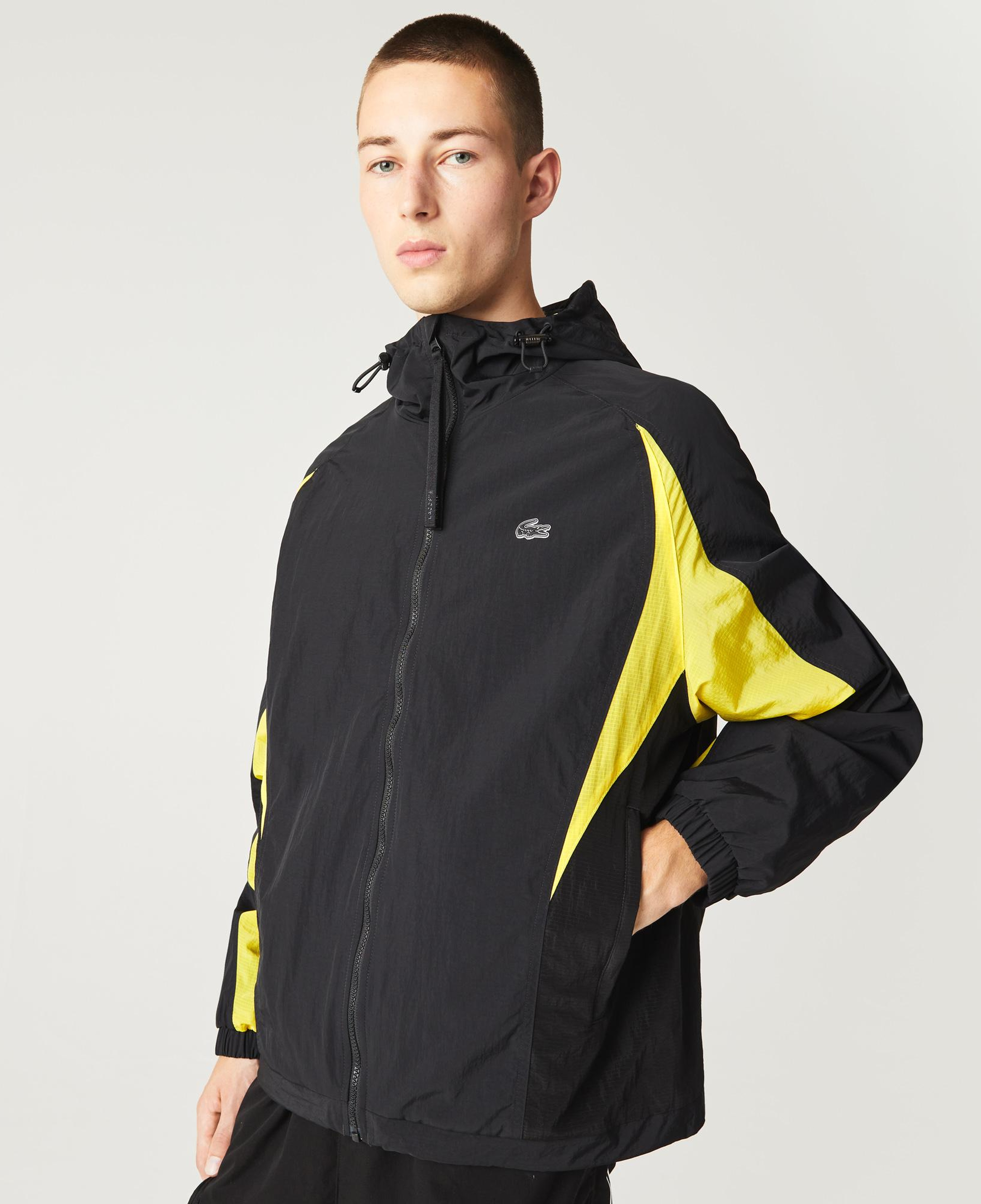 Lacoste Erkek Kapüşonlu Baskılı Renk Bloklu Siyah Yağmurluk