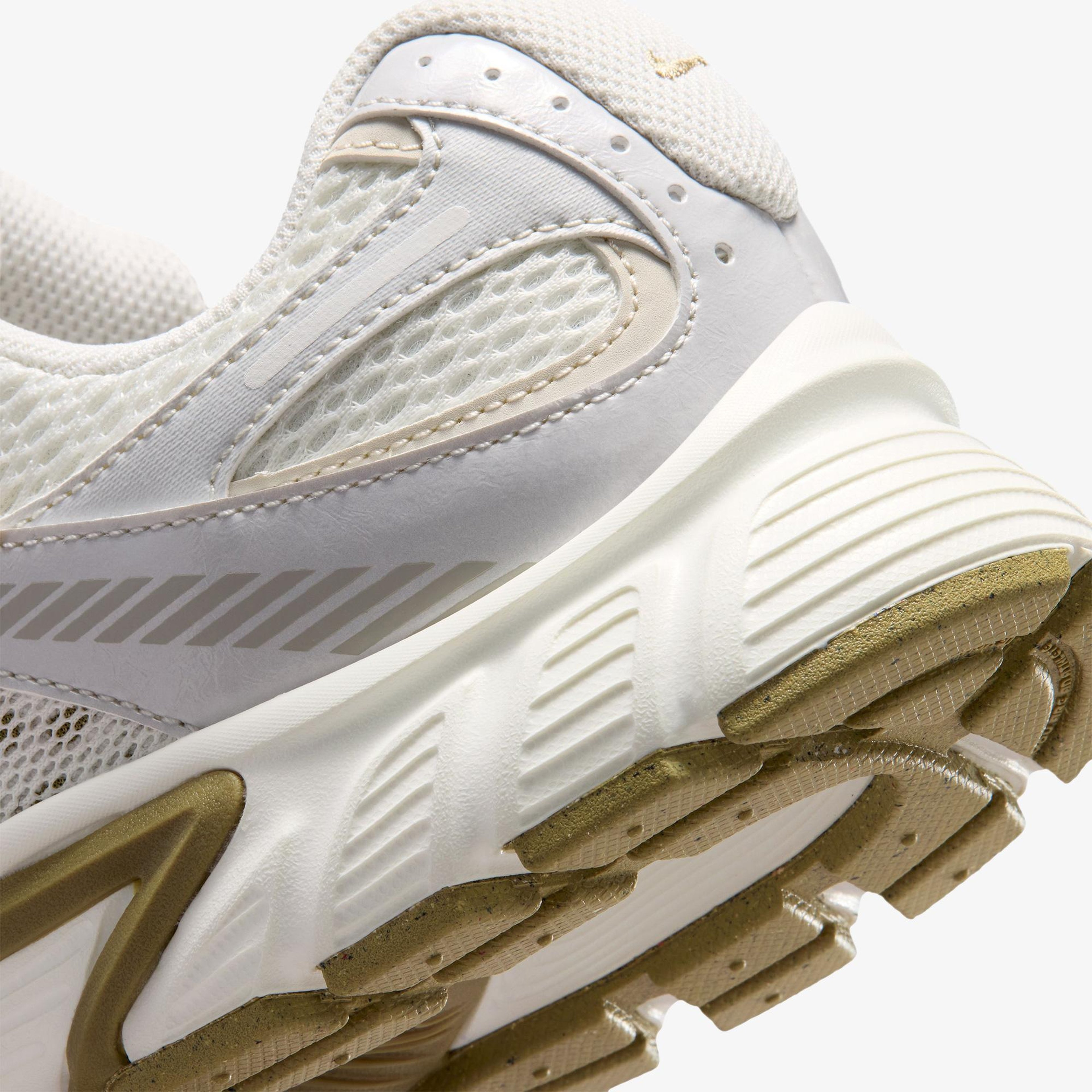 Nike V5 RNR Kadın Krem Rengi Spor Ayakkabı