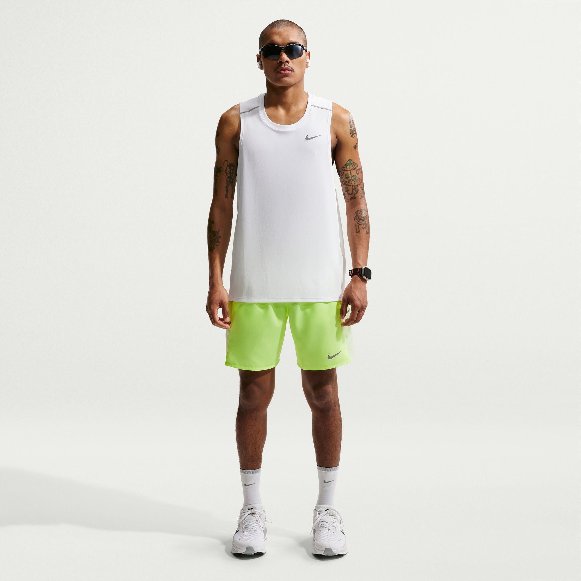 Nike Dri-Fit Miler Erkek Beyaz Kolsuz T-Shirt