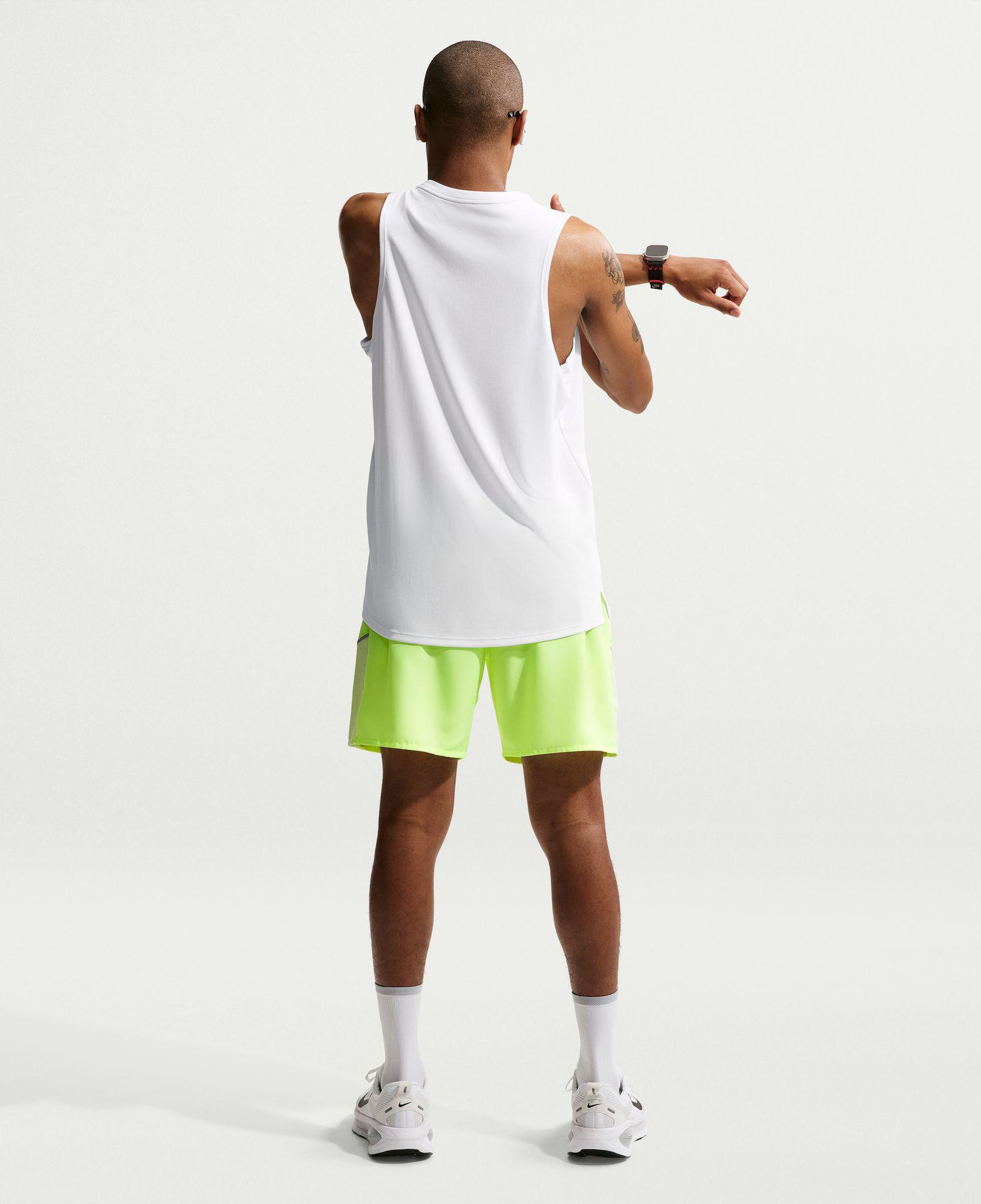 Nike Dri-Fit Miler Erkek Beyaz Kolsuz T-Shirt