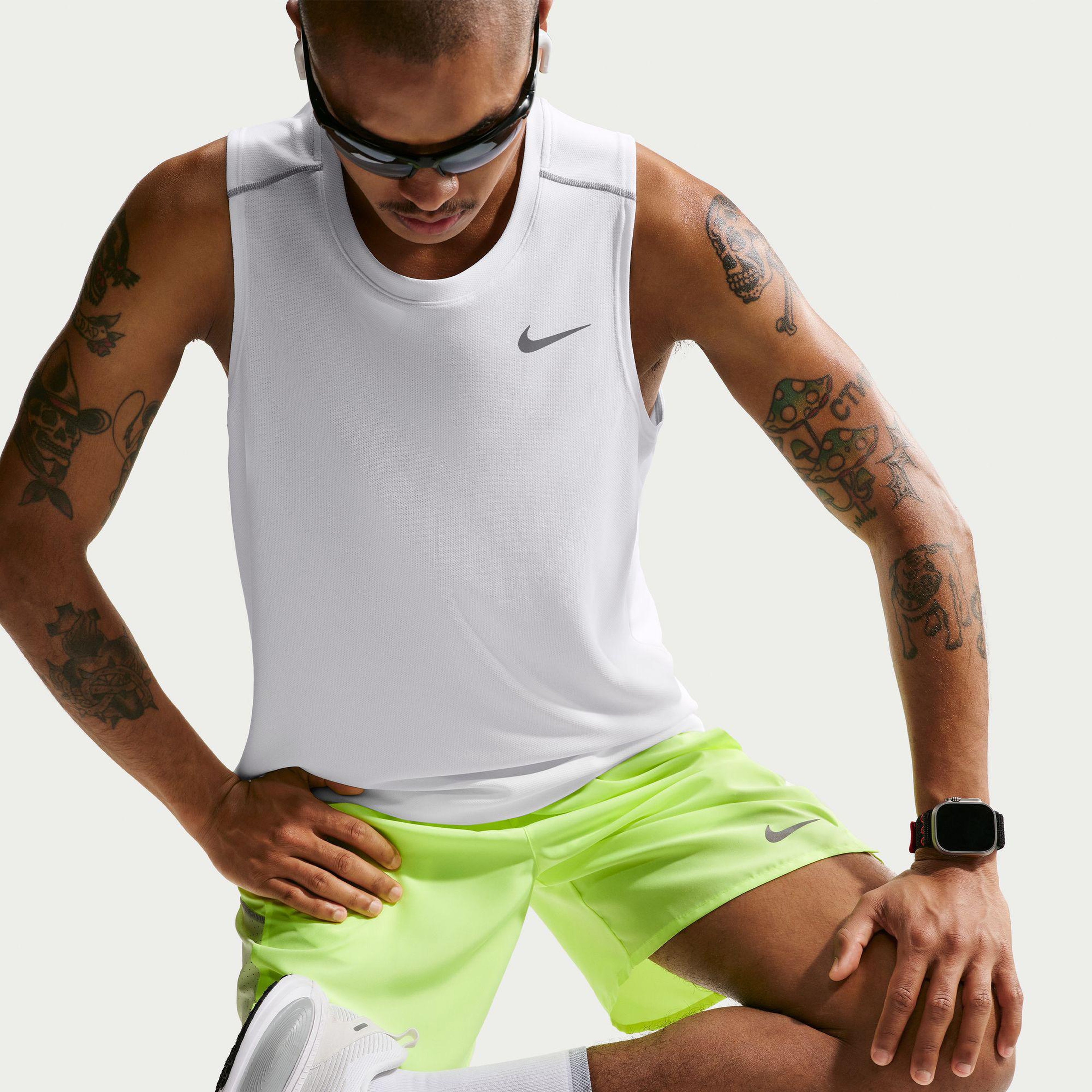 Nike Dri-Fit Miler Erkek Beyaz Kolsuz T-Shirt