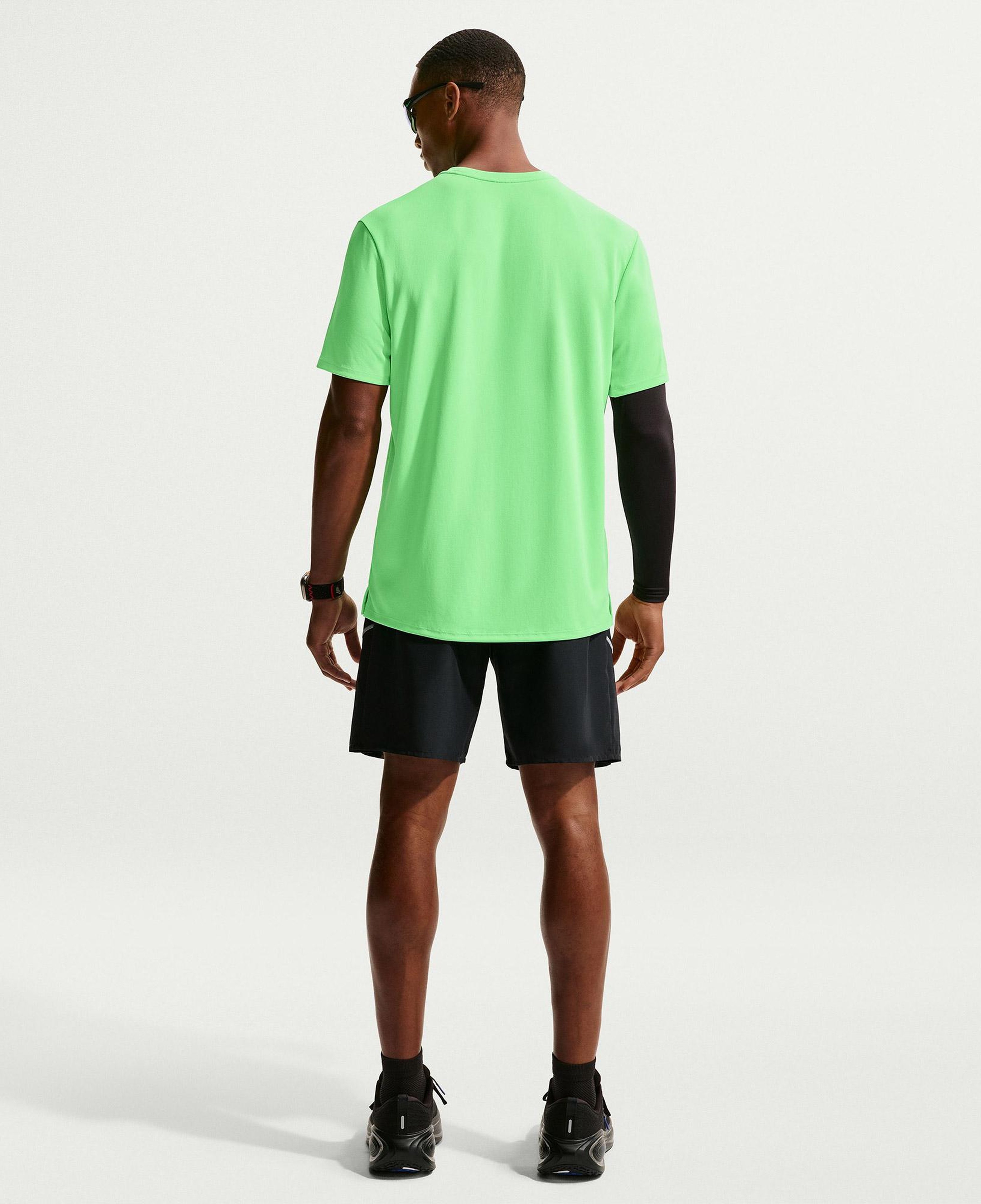 Nike Dri-Fit UV Miler Erkek Yeşil T-Shirt