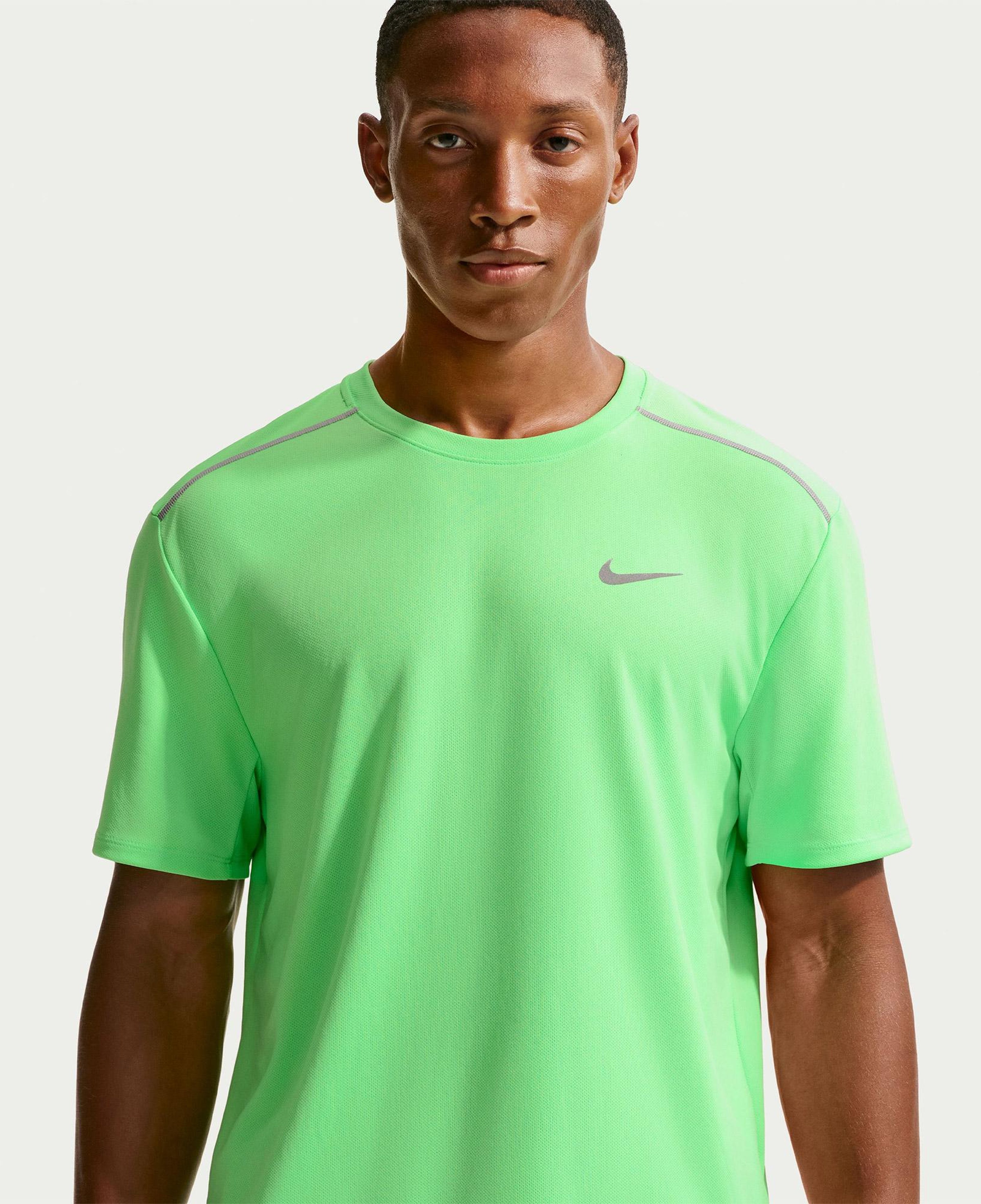 Nike Dri-Fit UV Miler Erkek Yeşil T-Shirt
