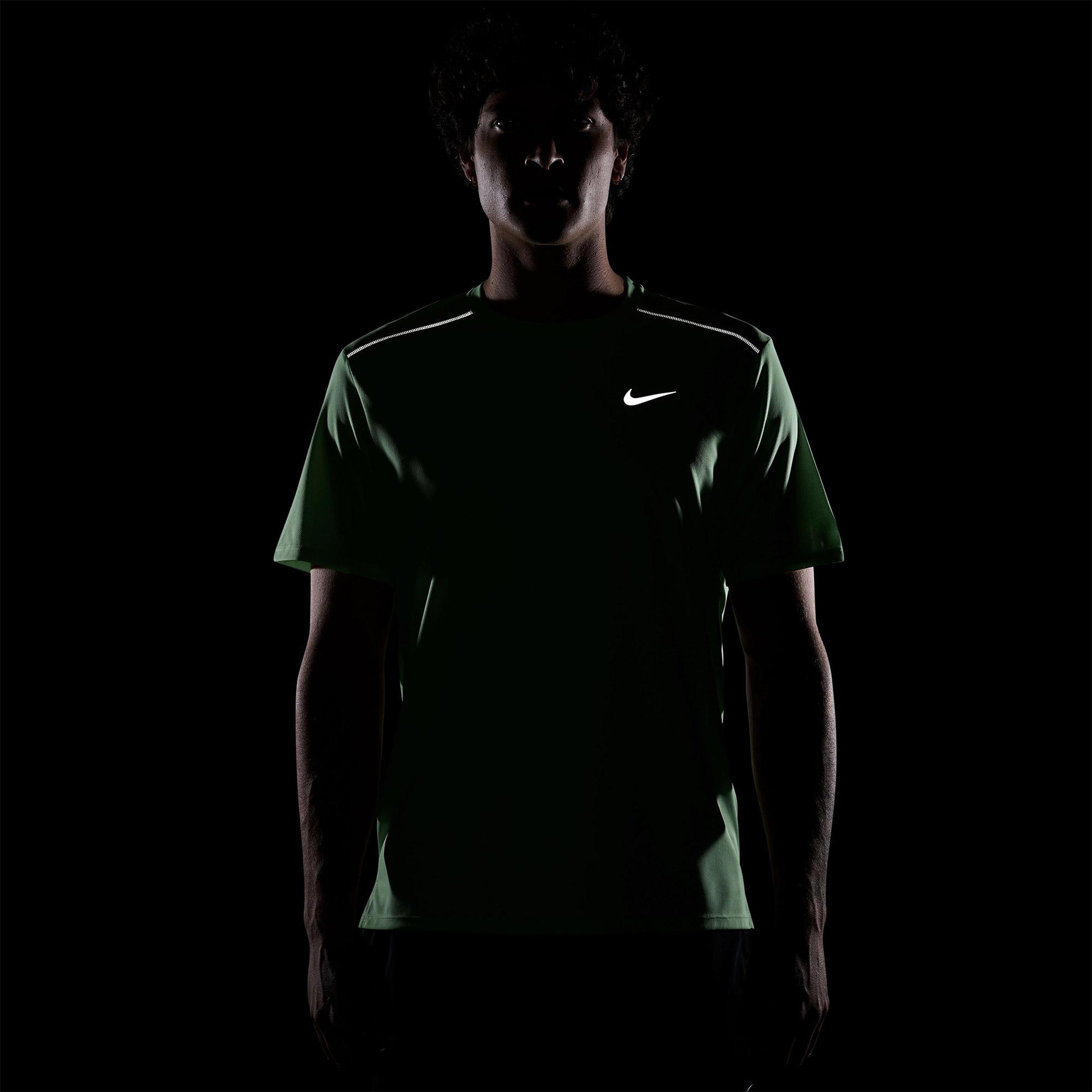 Nike Dri-Fit UV Miler Erkek Yeşil T-Shirt