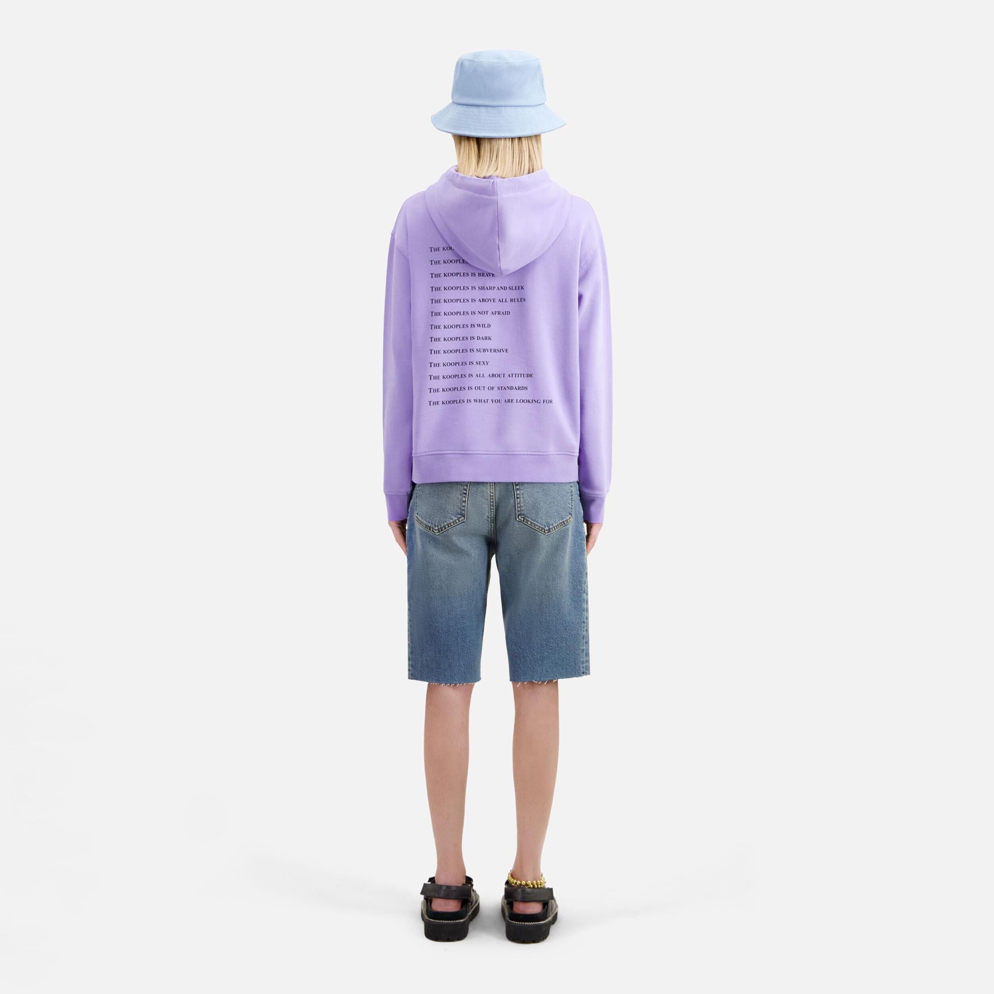 KADIN BASKILI KAPÜŞONLU MOR SWEATSHIRT