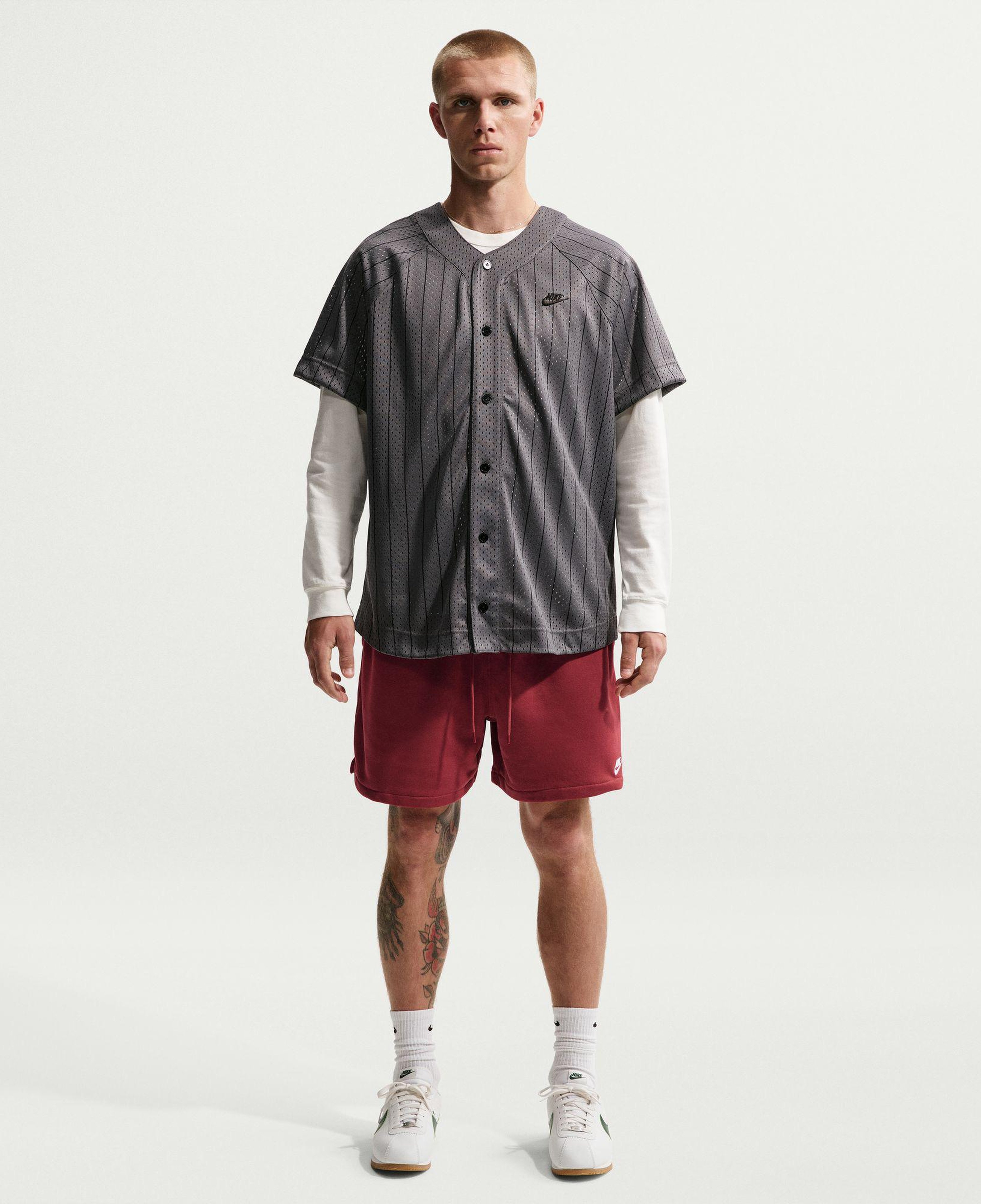 Nike Club Flow Erkek Bordo Şort