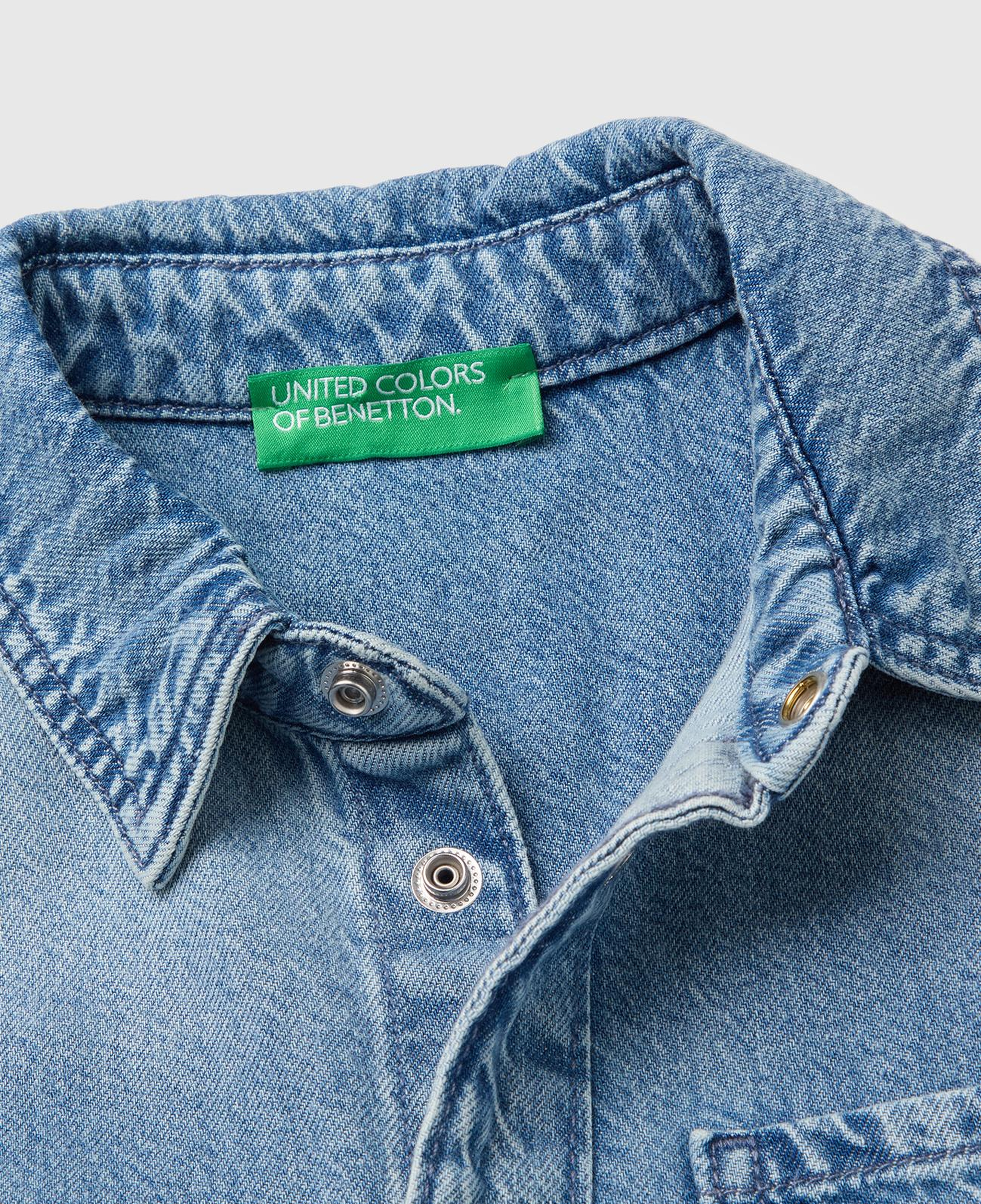 Kız Çocuk Açık Denim Yıldız Arma Detaylı Denim Gömlek