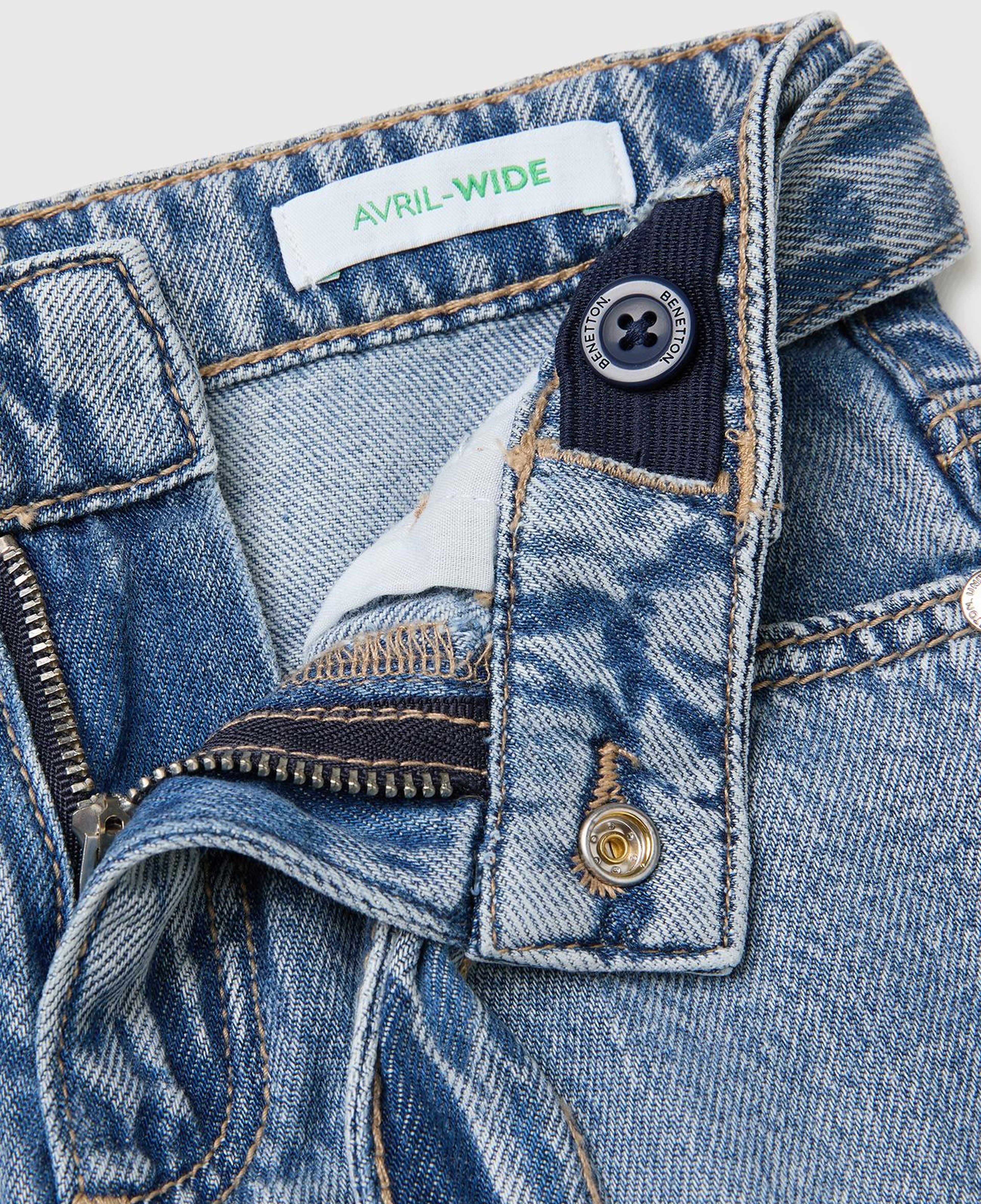 Kız Çocuk Açık Denim Bol Paça Denim Düğmeli Kemerli Pantolon