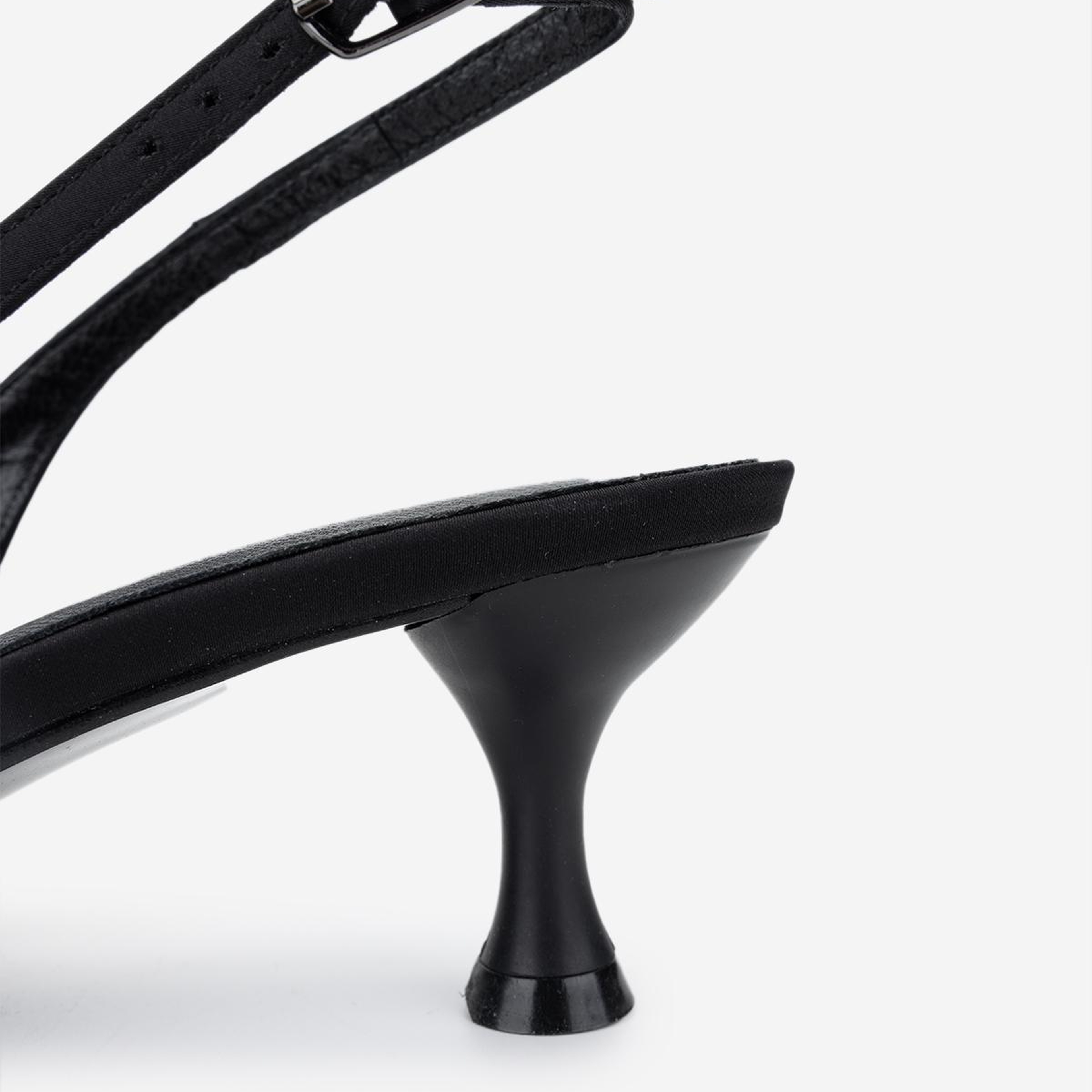 Valmenti Kadın Suni Deri Siyah Saten Slingback Ayakkabı