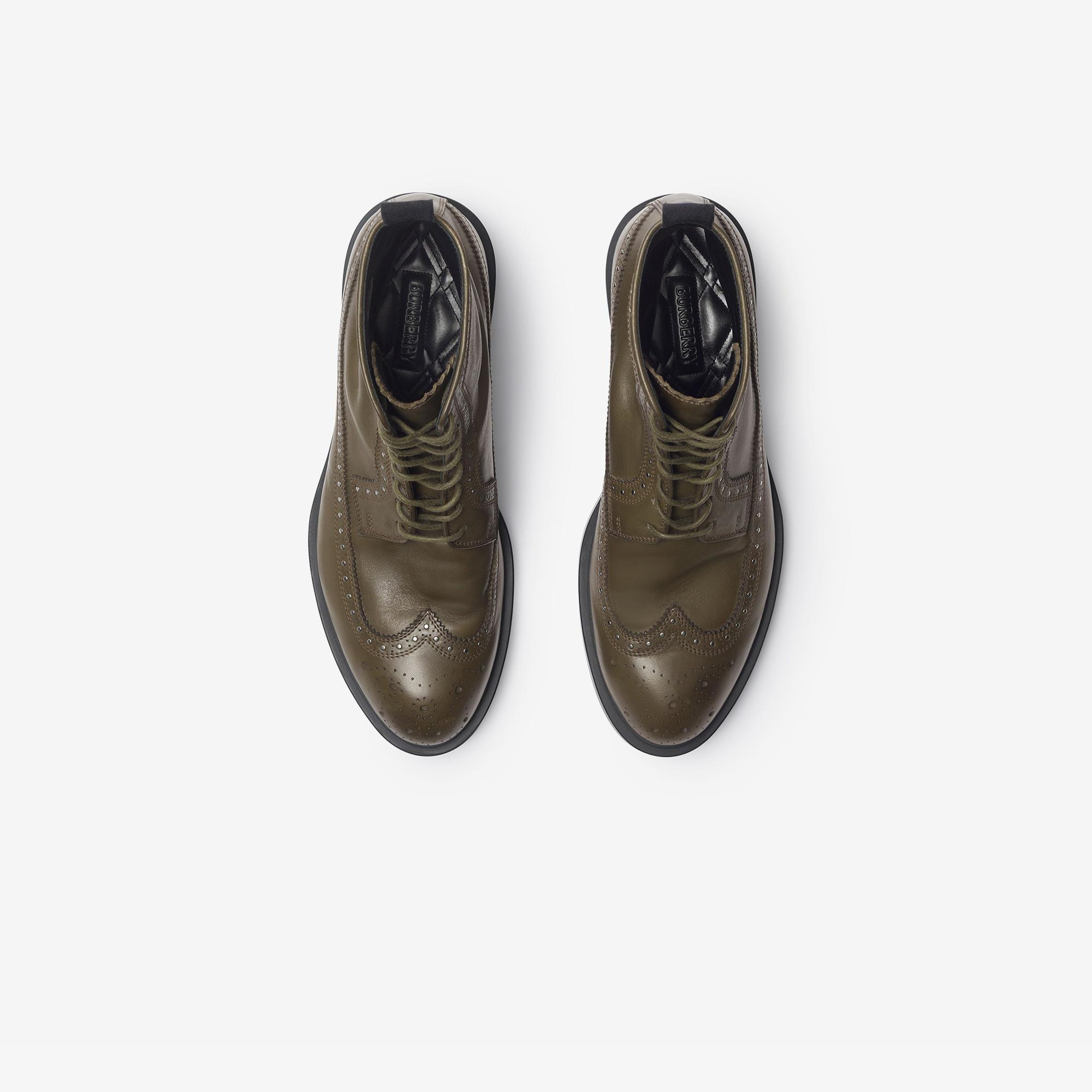 Burberry Studded Leather Loch Erkek Haki Bot