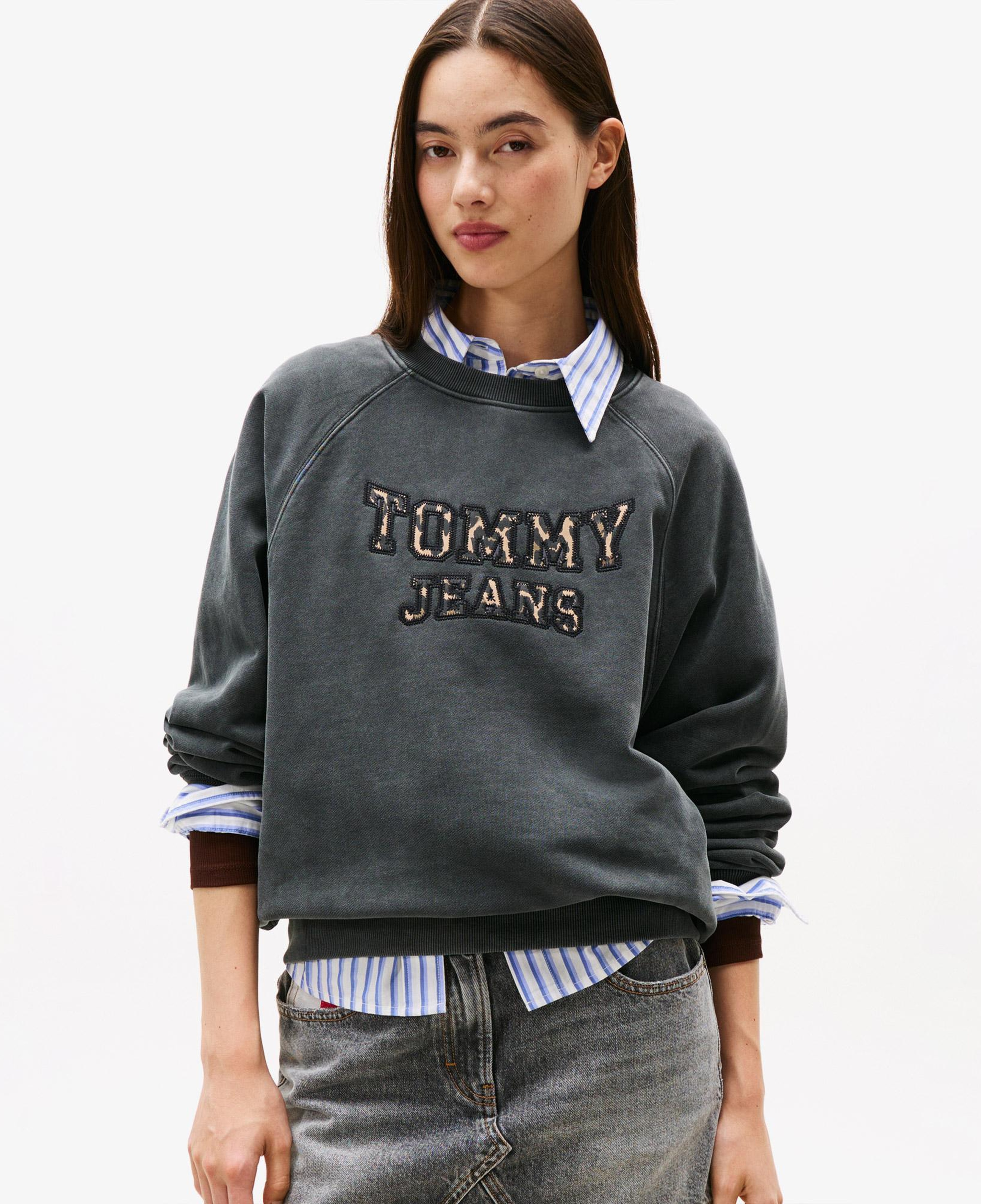 Tommy Jeans Leopard Varsity Crew Kadın Siyah Sweatshirt