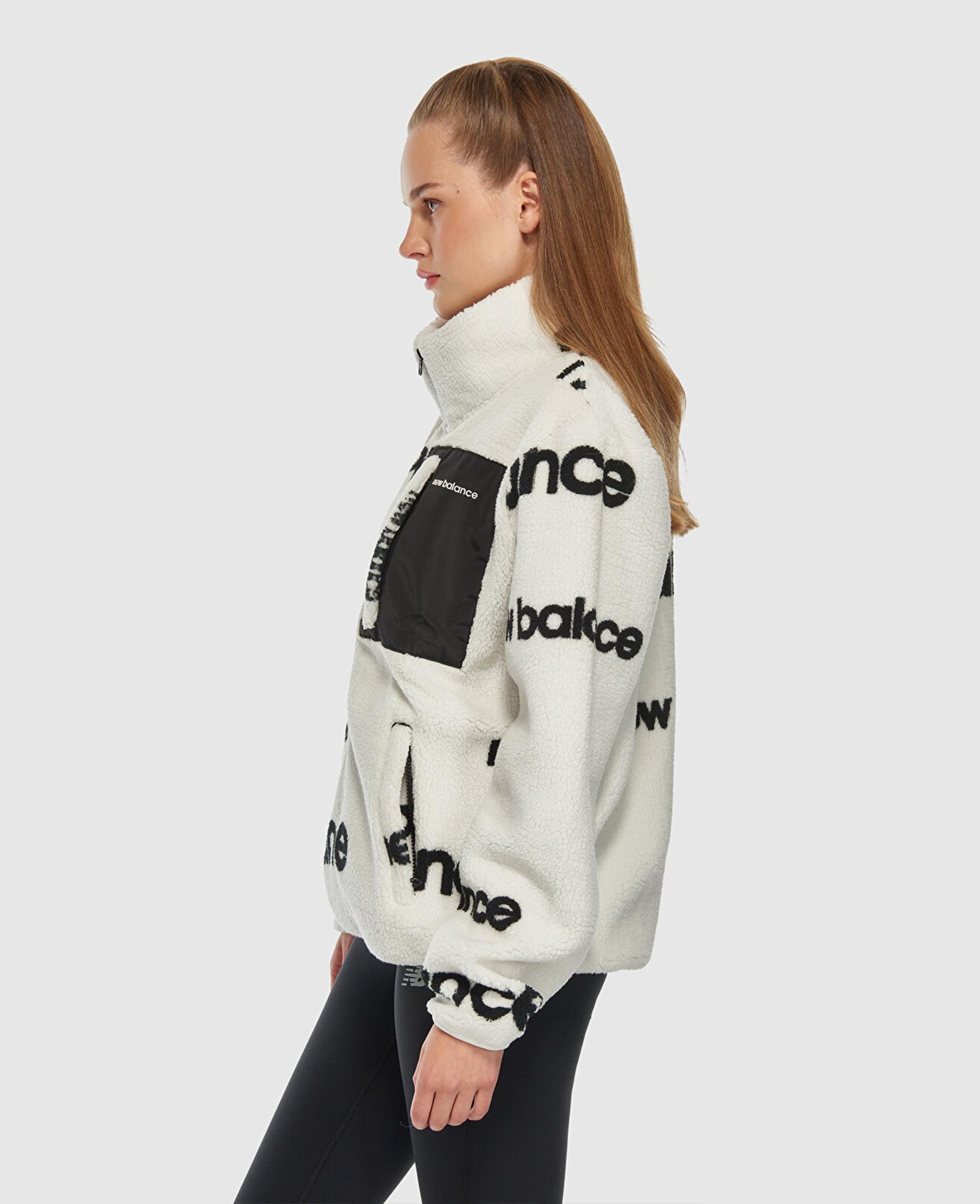 New Balance NB Lifestyle Kadın Beyaz Sweatshirt