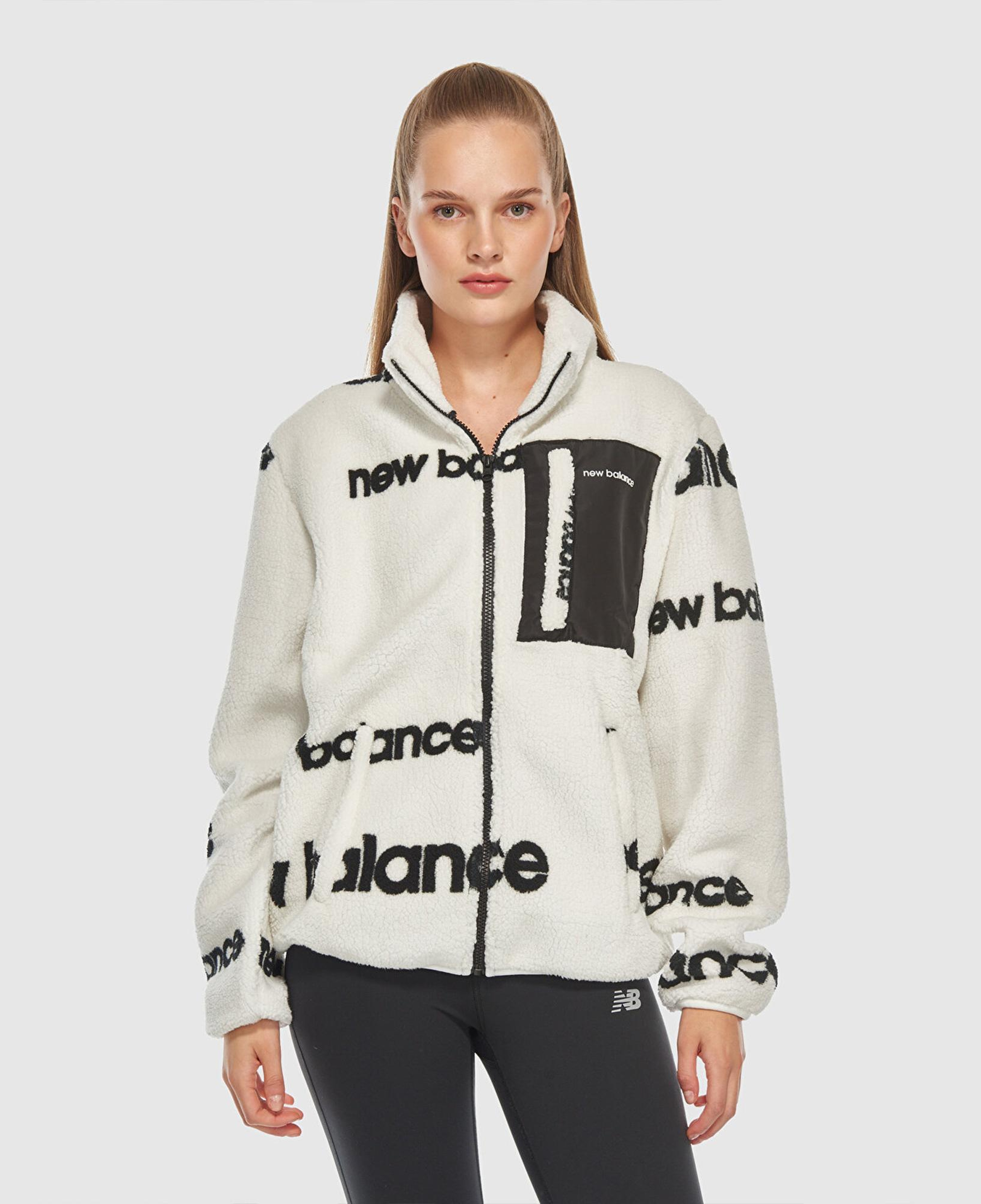 New Balance NB Lifestyle Kadın Beyaz Sweatshirt