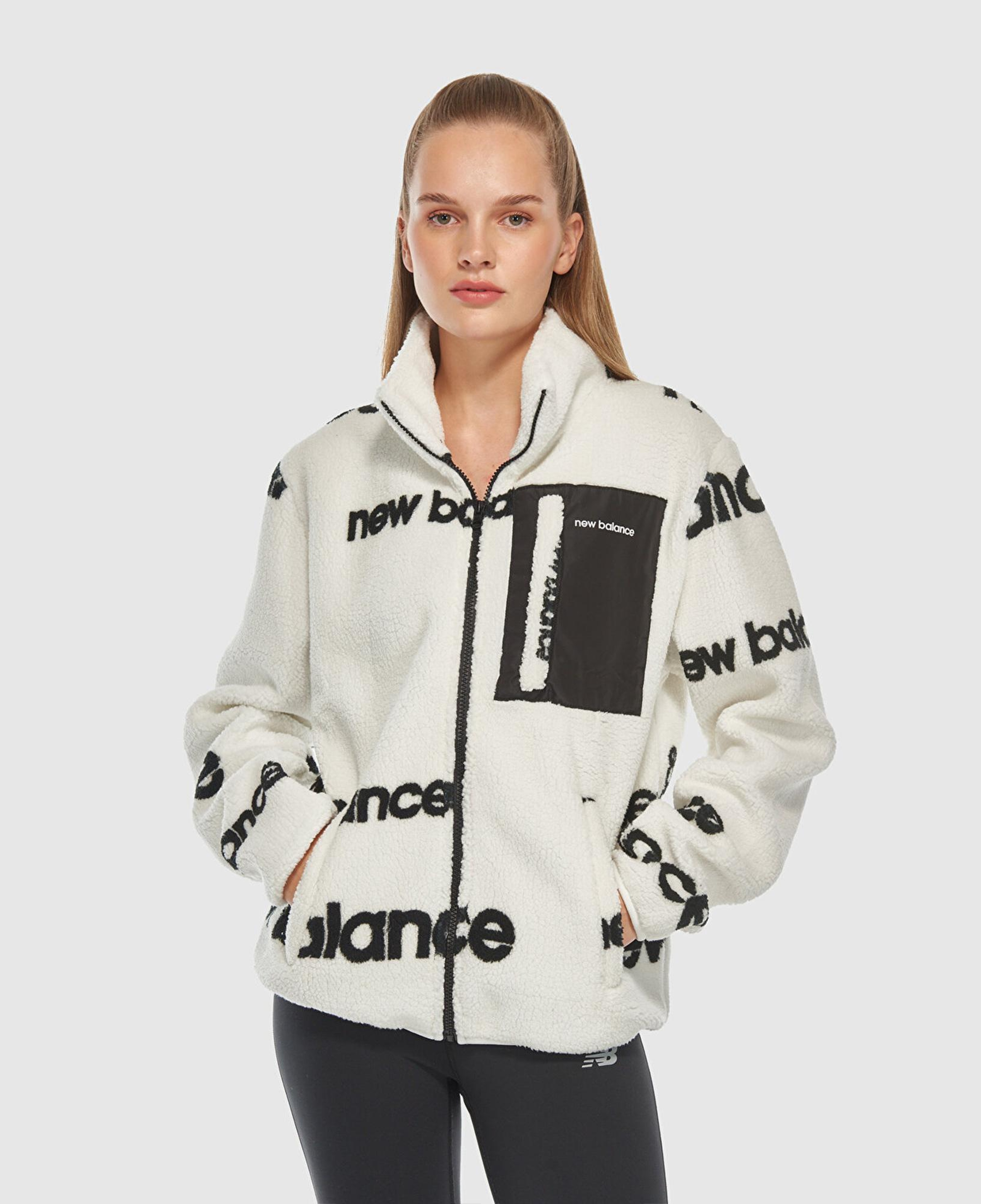 New Balance NB Lifestyle Kadın Beyaz Sweatshirt
