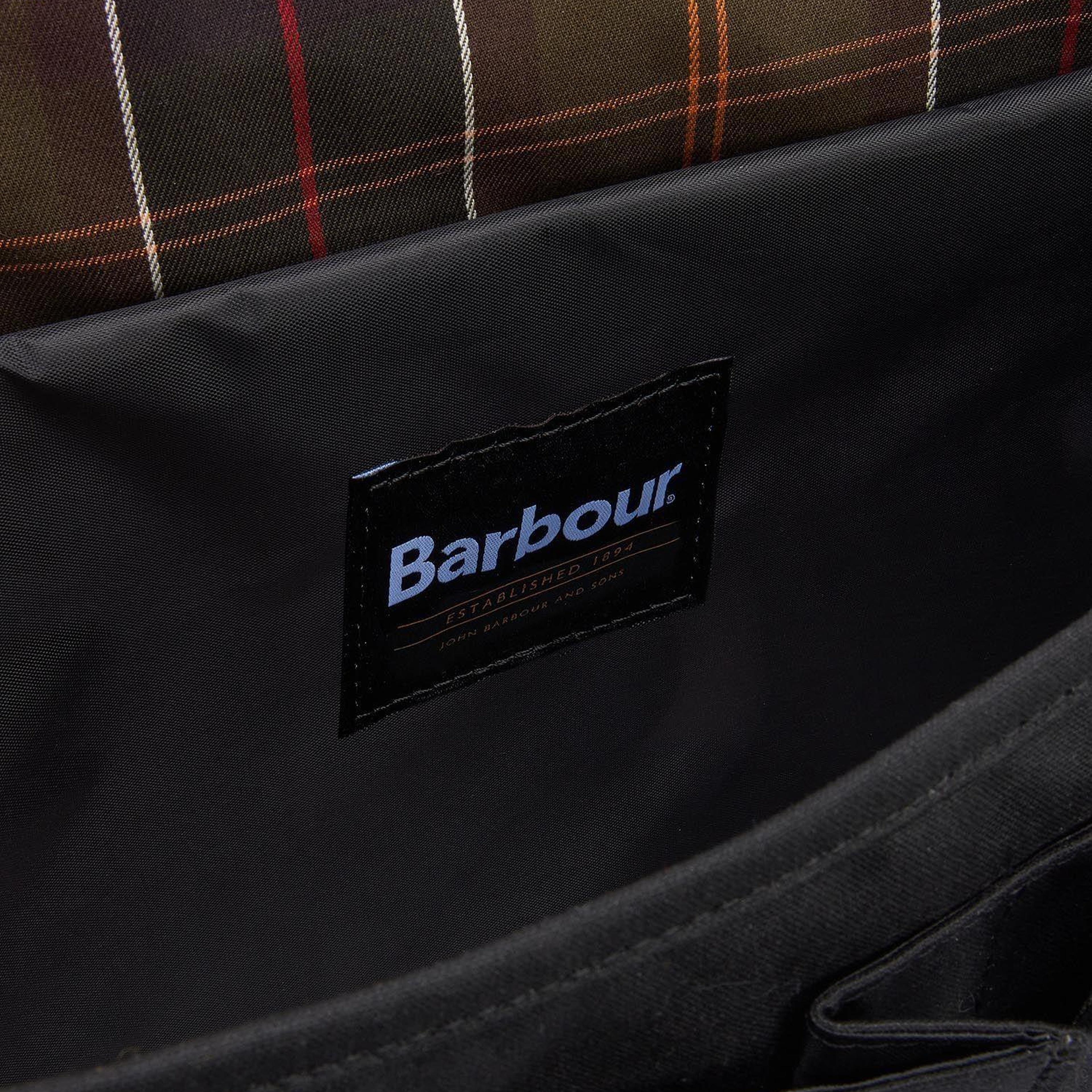 Barbour Field Yağlı Postacı Çantası