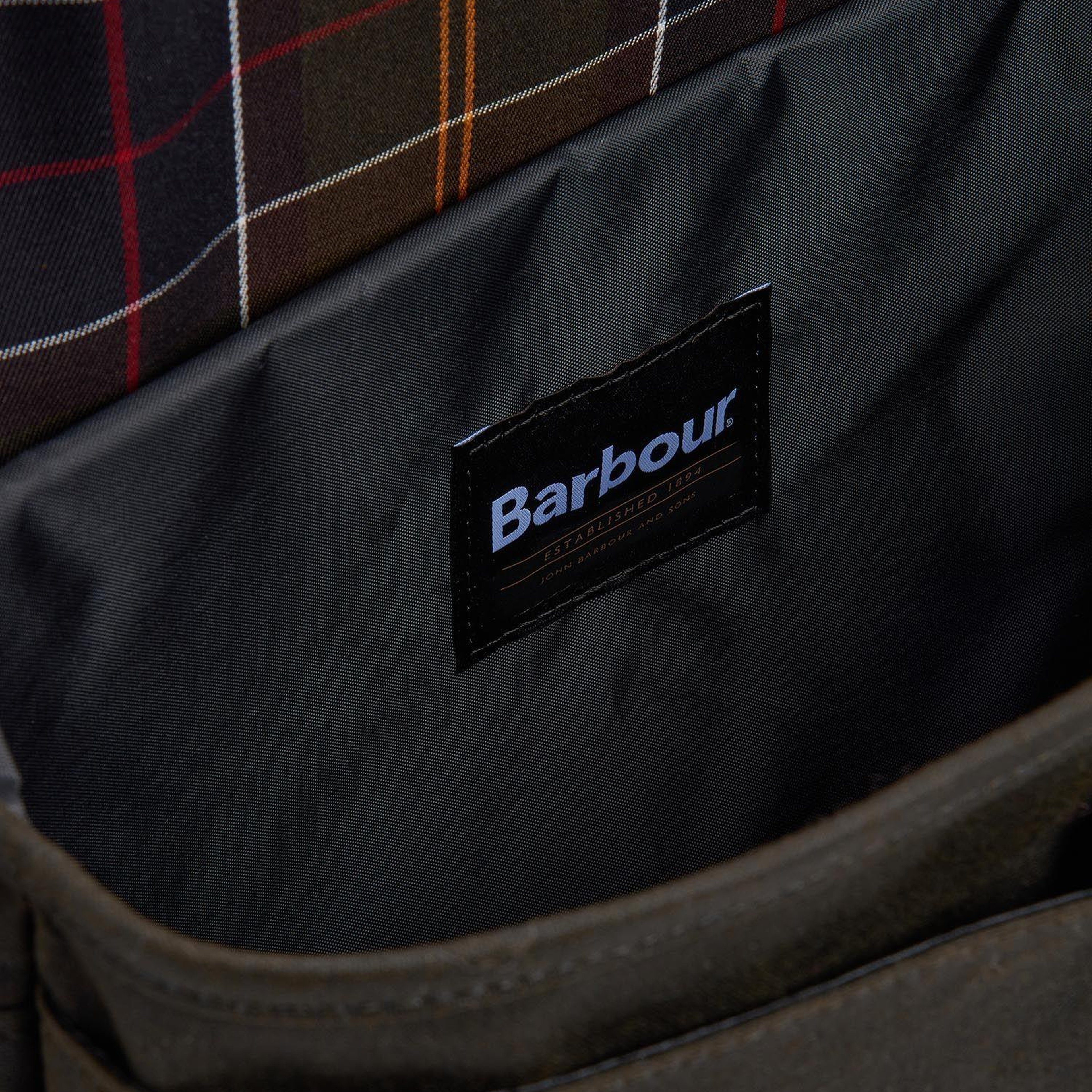 Barbour Field Yağlı Postacı Çantası