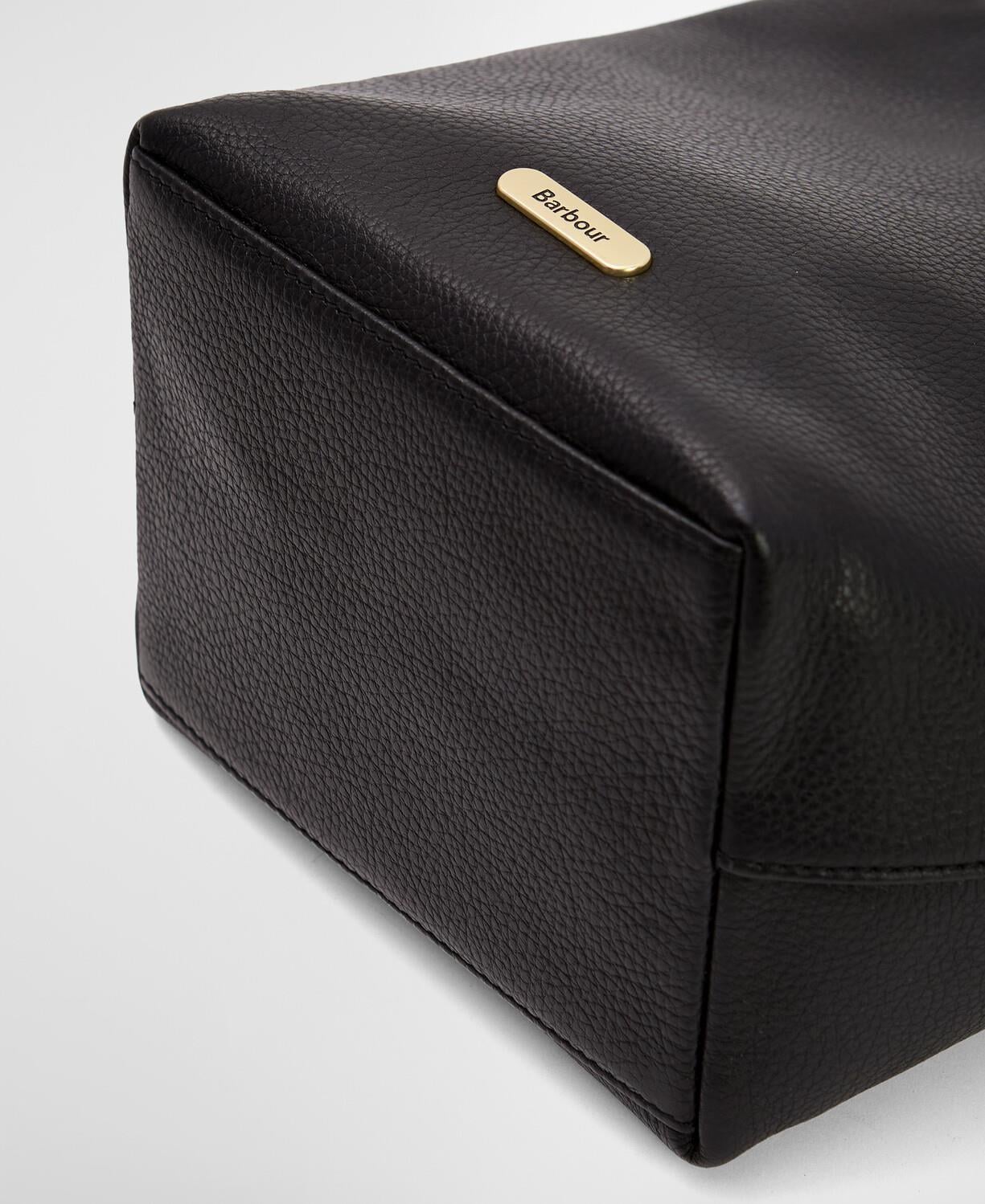 Barbour Cedar Deri Bucket Çanta