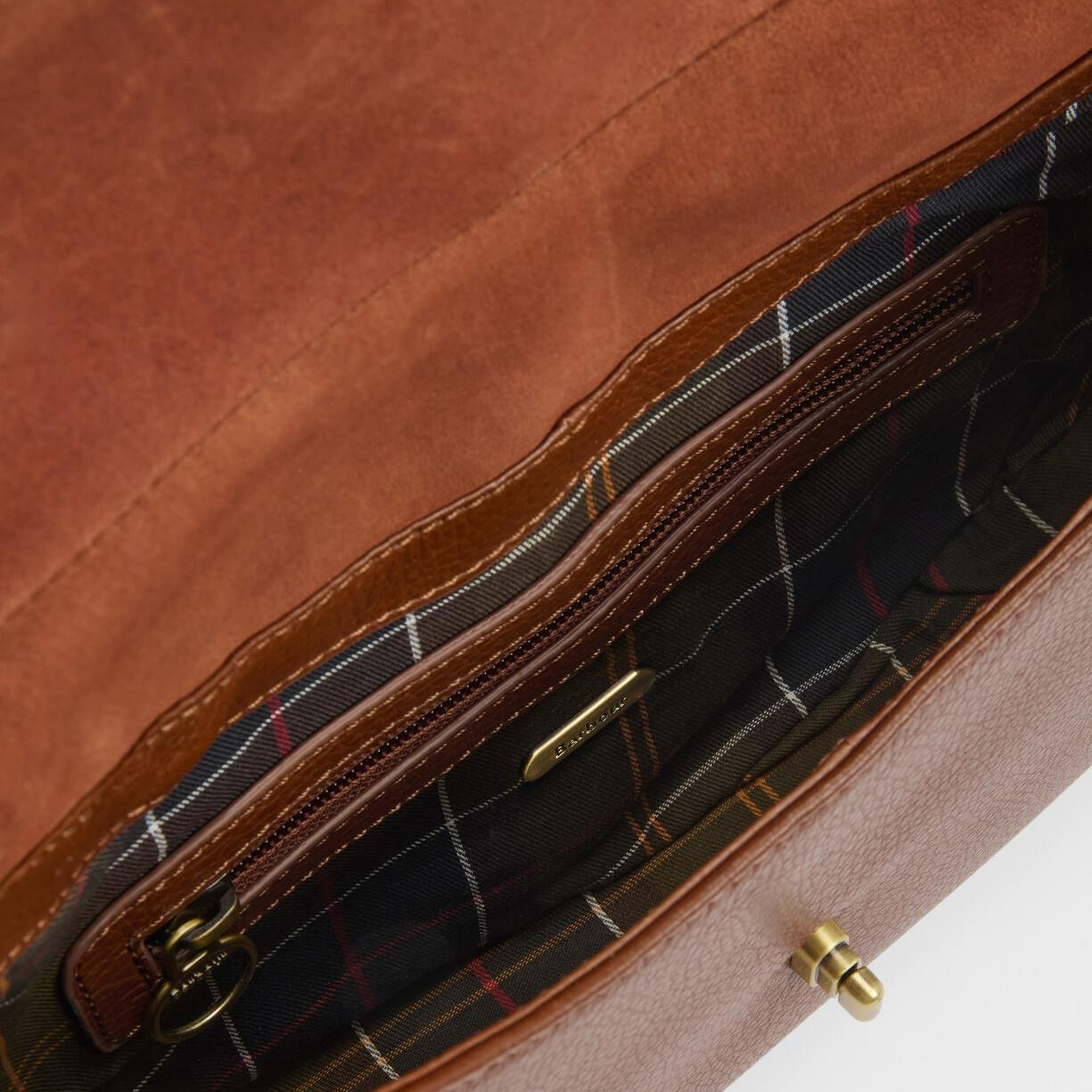 Barbour Alder Deri Kol Çantasıı