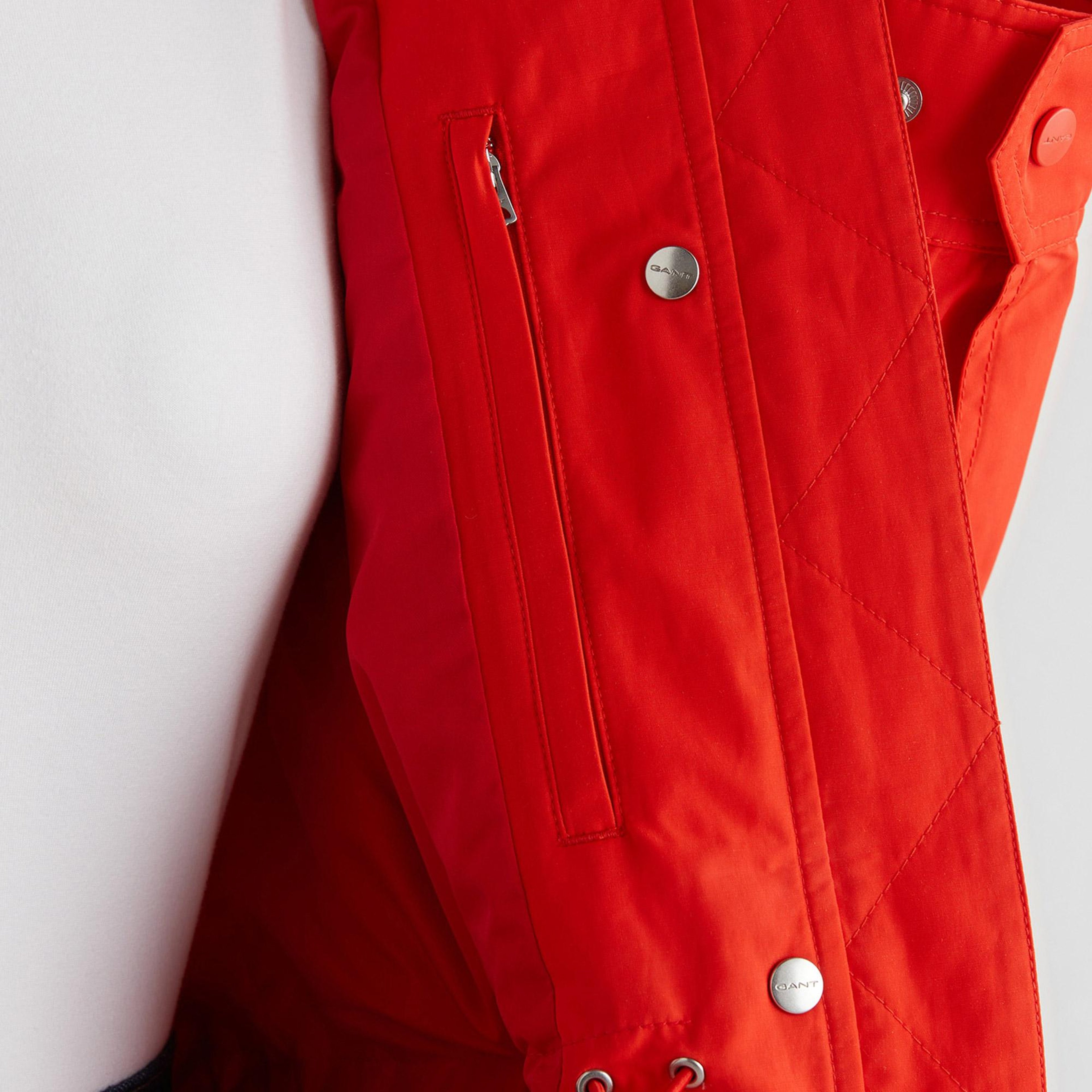 GANT Kadın Kırmızı Relaxed Fit Kapüşonlu Yağmurluk
