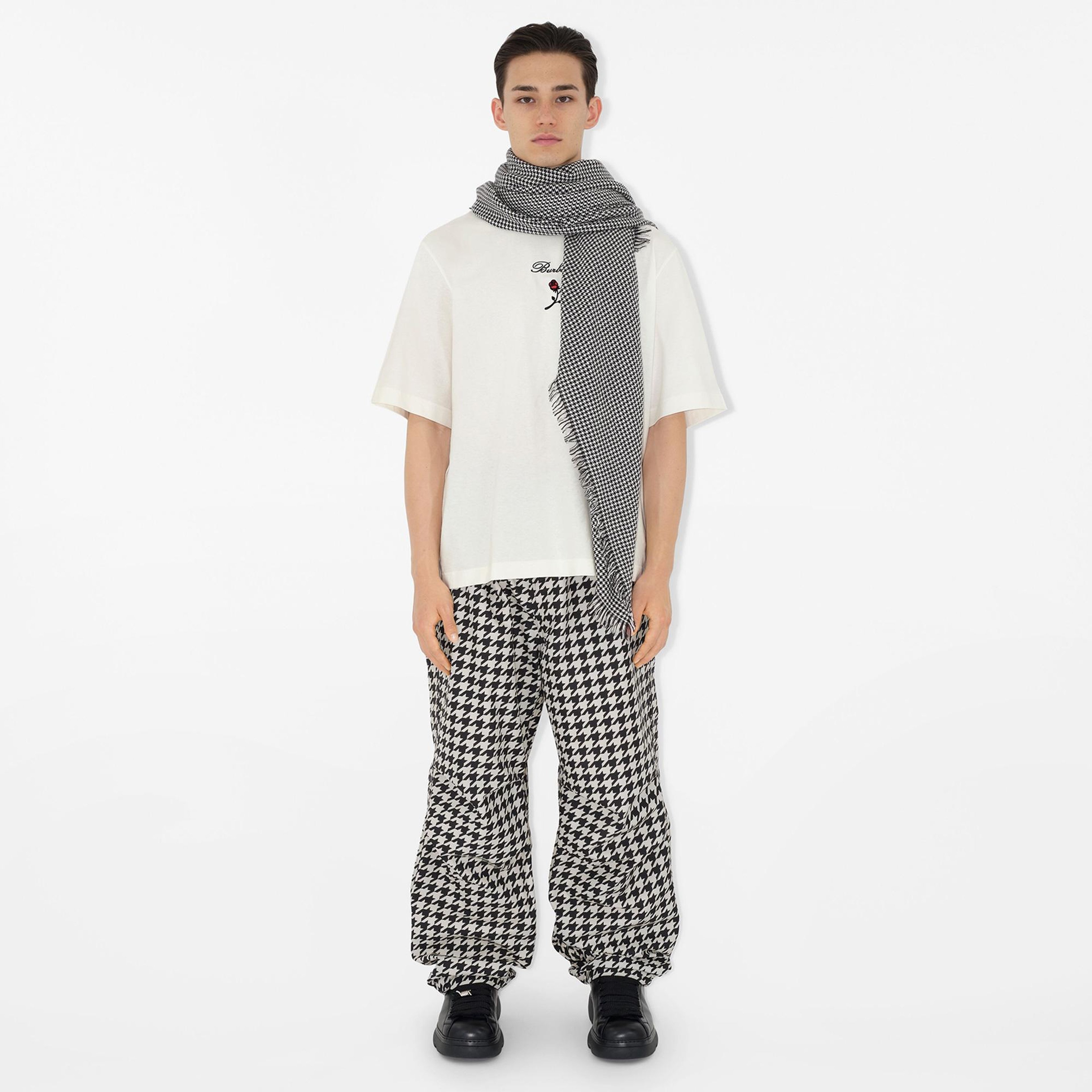 Burberry Unisex Siyah Yün Karışımlı Atkı