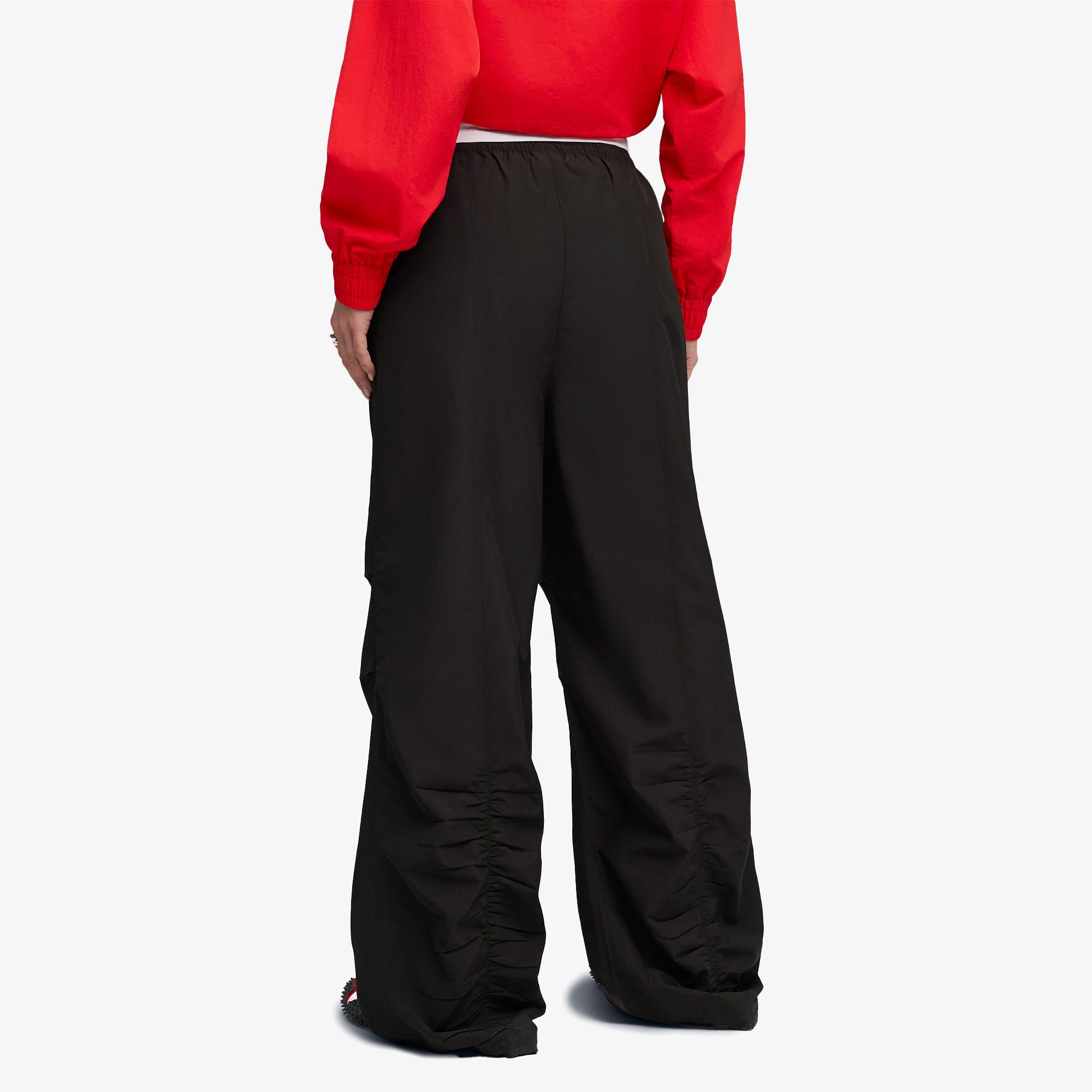 Puma Wardrobe Essentials Parachute Kadın Siyah Pantolon