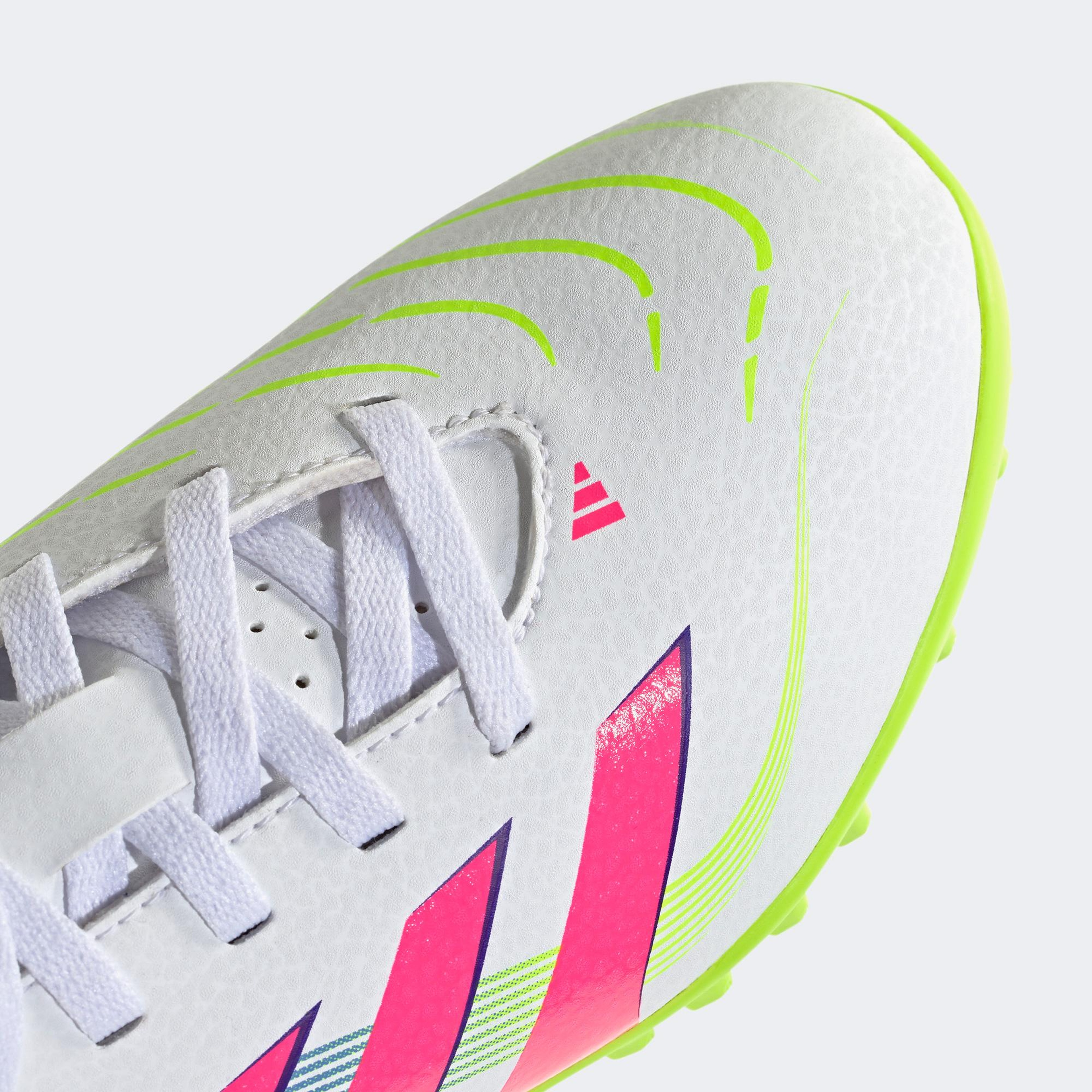 adidas Predator Club Çocuk Beyaz Krampon
