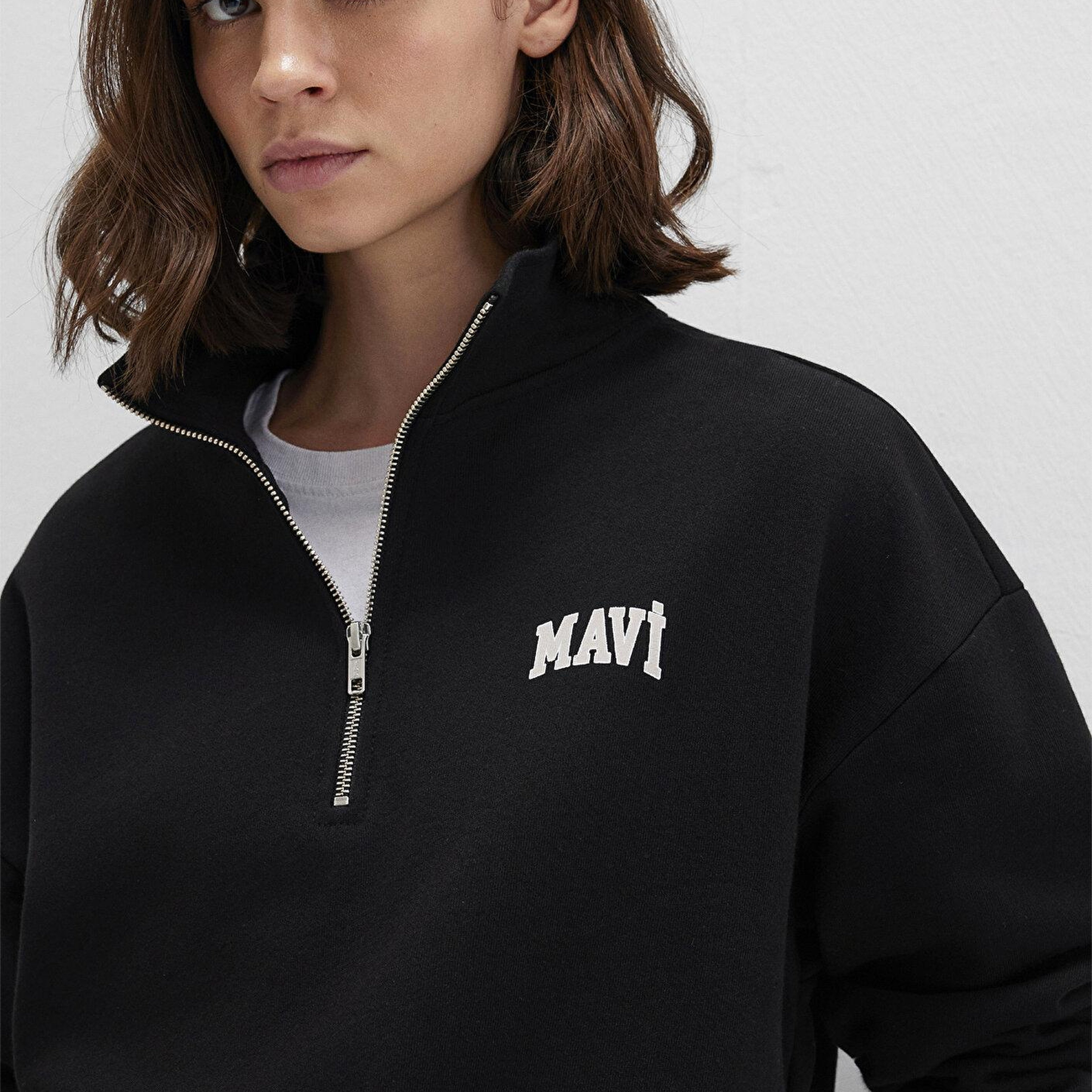 Mavi Mavi Logo Baskılı Yarı Fermuarlı Siyah Sweatshirt 1S10179-900