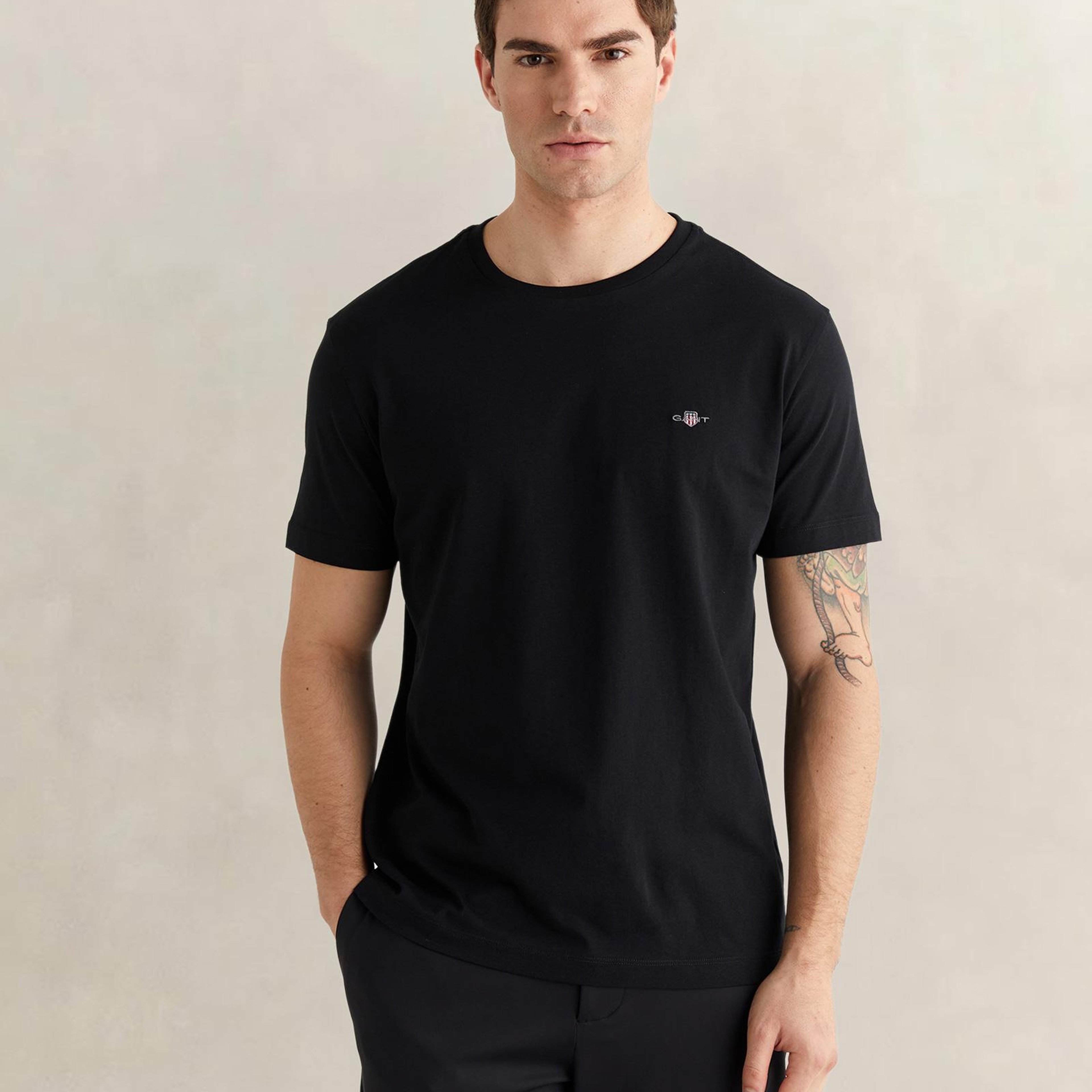 GANT Erkek Siyah Bisiklet Yaka Regular Fit Logolu T-Shirt