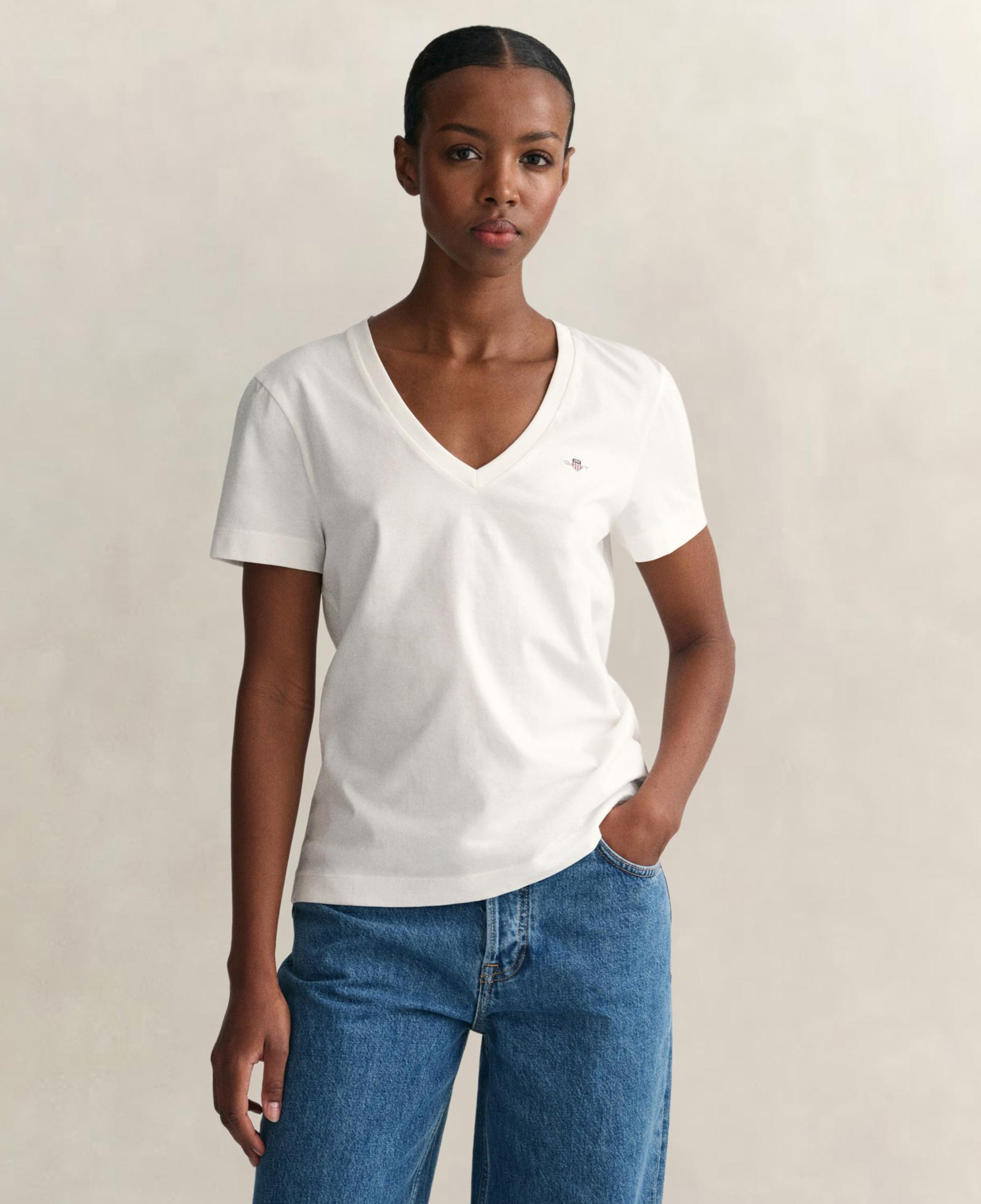 GANT Kadın Beyaz V Yaka Regular Fit Logolu T-Shirt