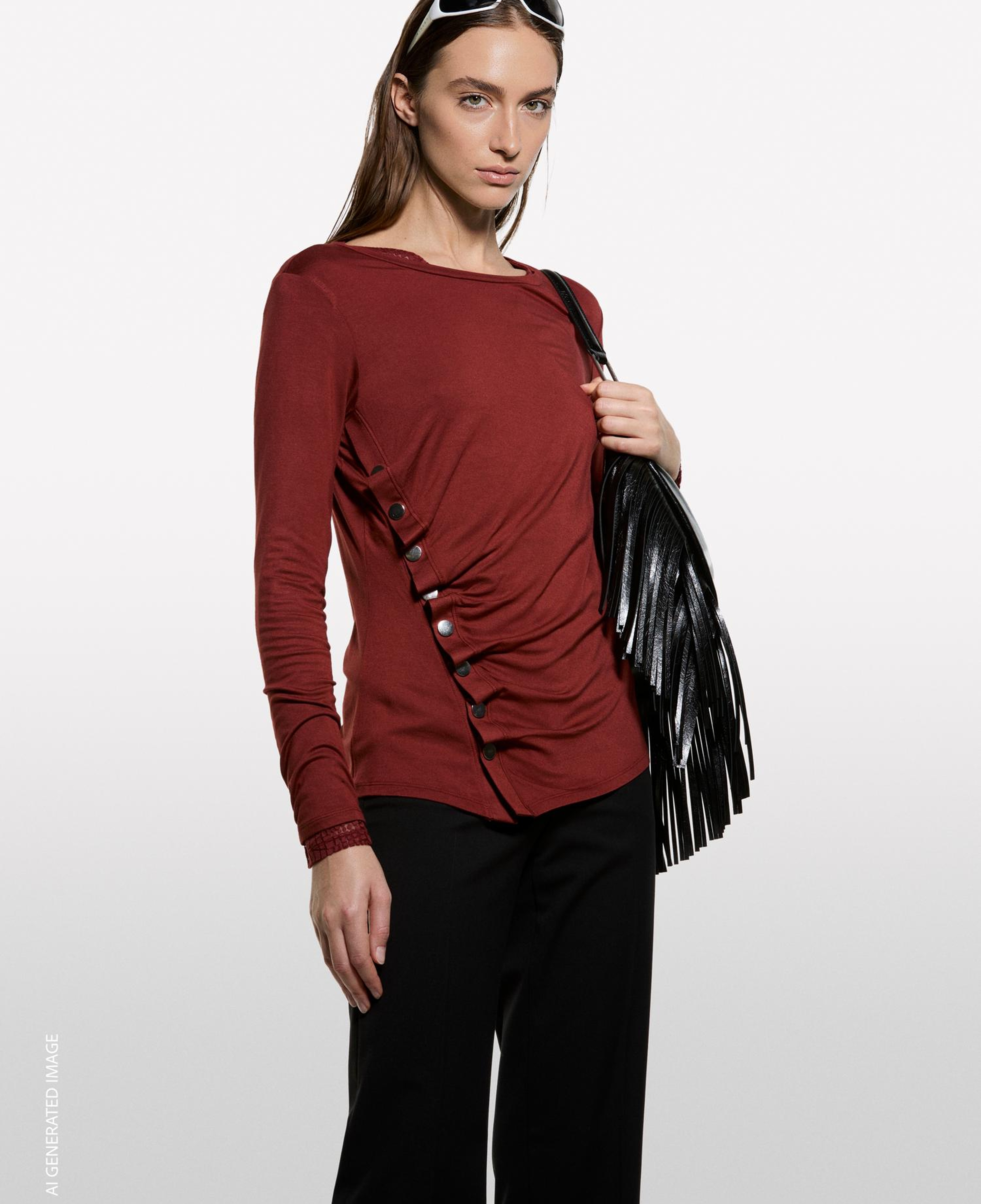 Kadın Bordo Viskoz Karışımlı Önü Çıtçıt Detaylı Bisiklet Yaka Uzun Kollu T-Shirt