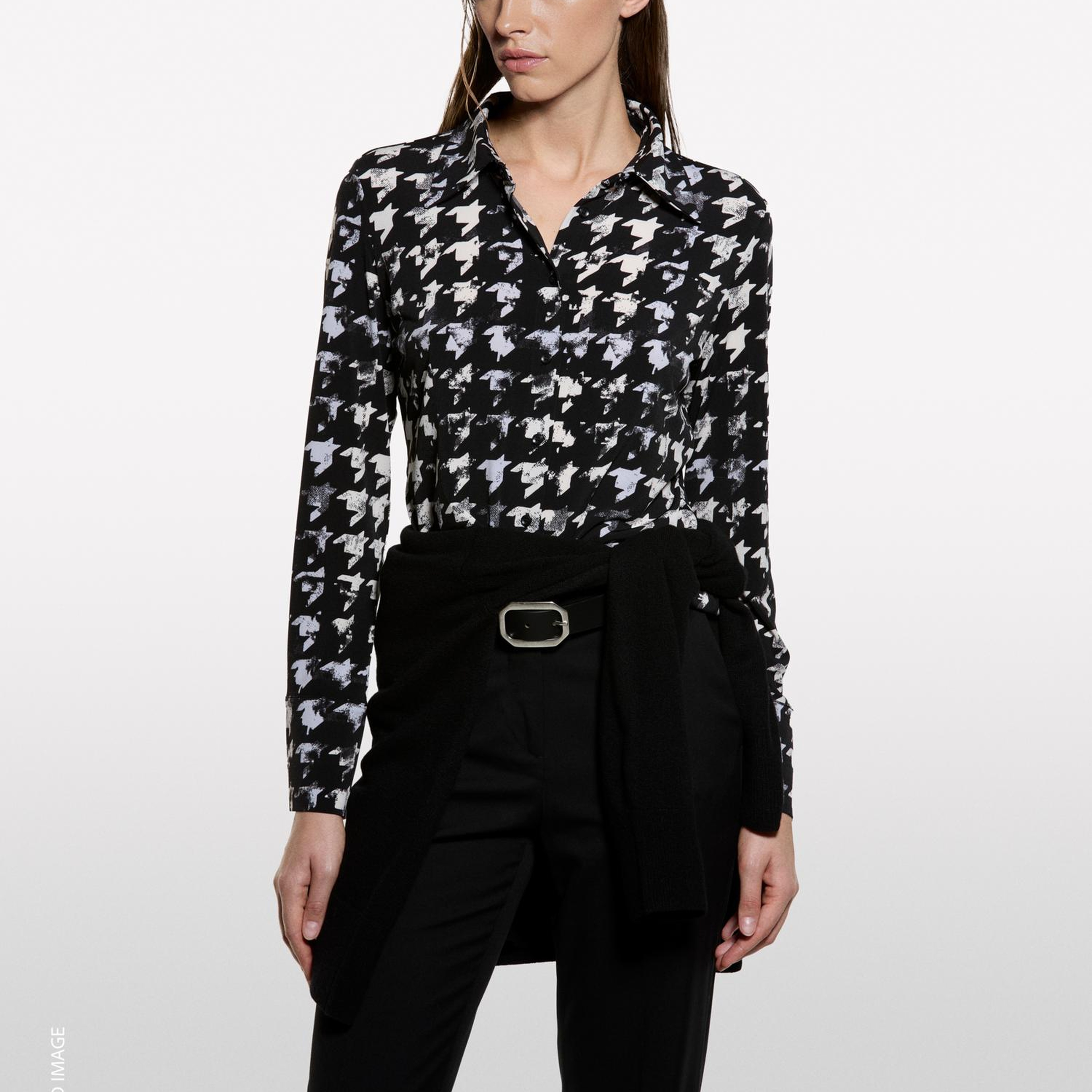 Kadın Beyaz-Bej Tamamı Kazayağı Desenli Slim Fit Gömlek