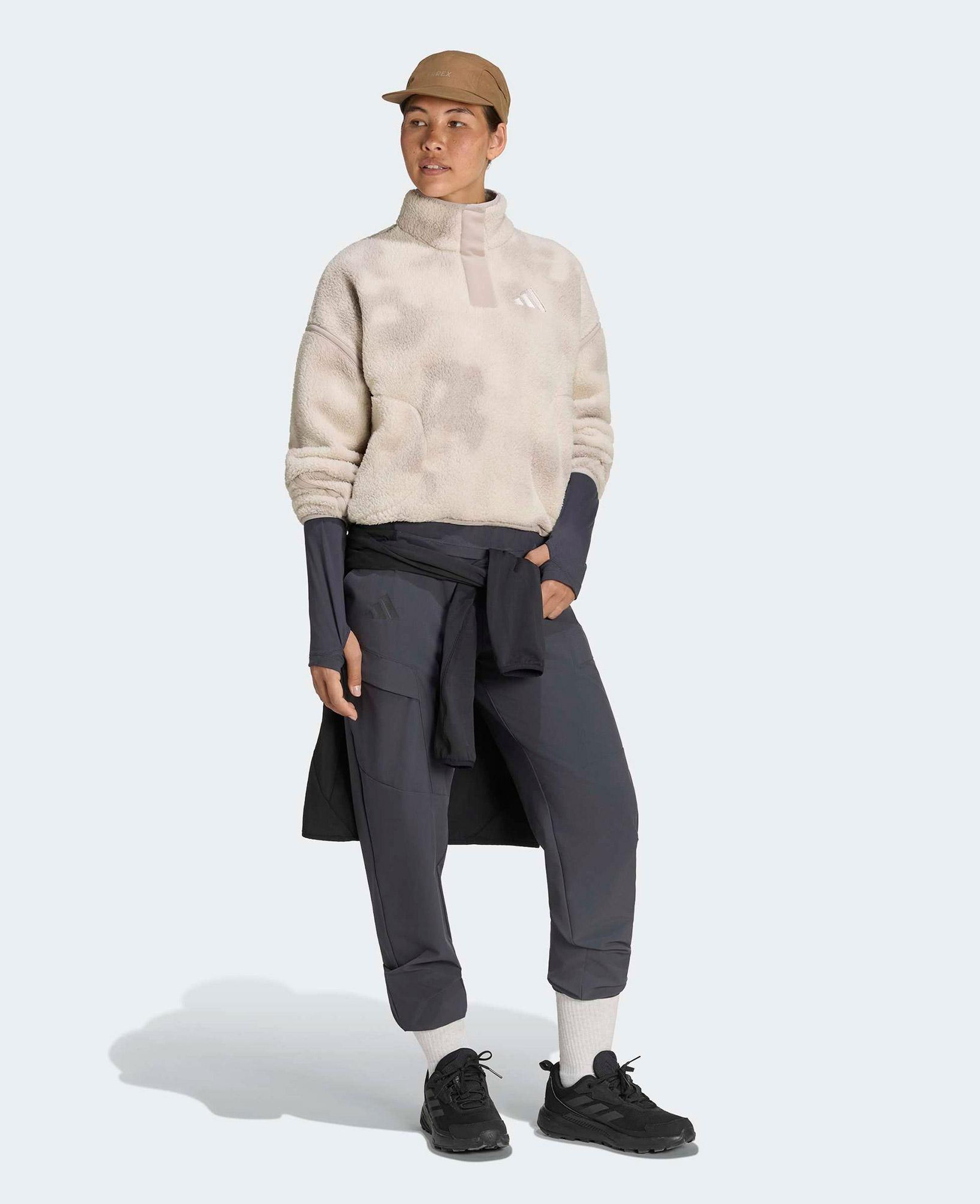 adidas Essentials AOP Kadın Bej Polar Sweatshirt