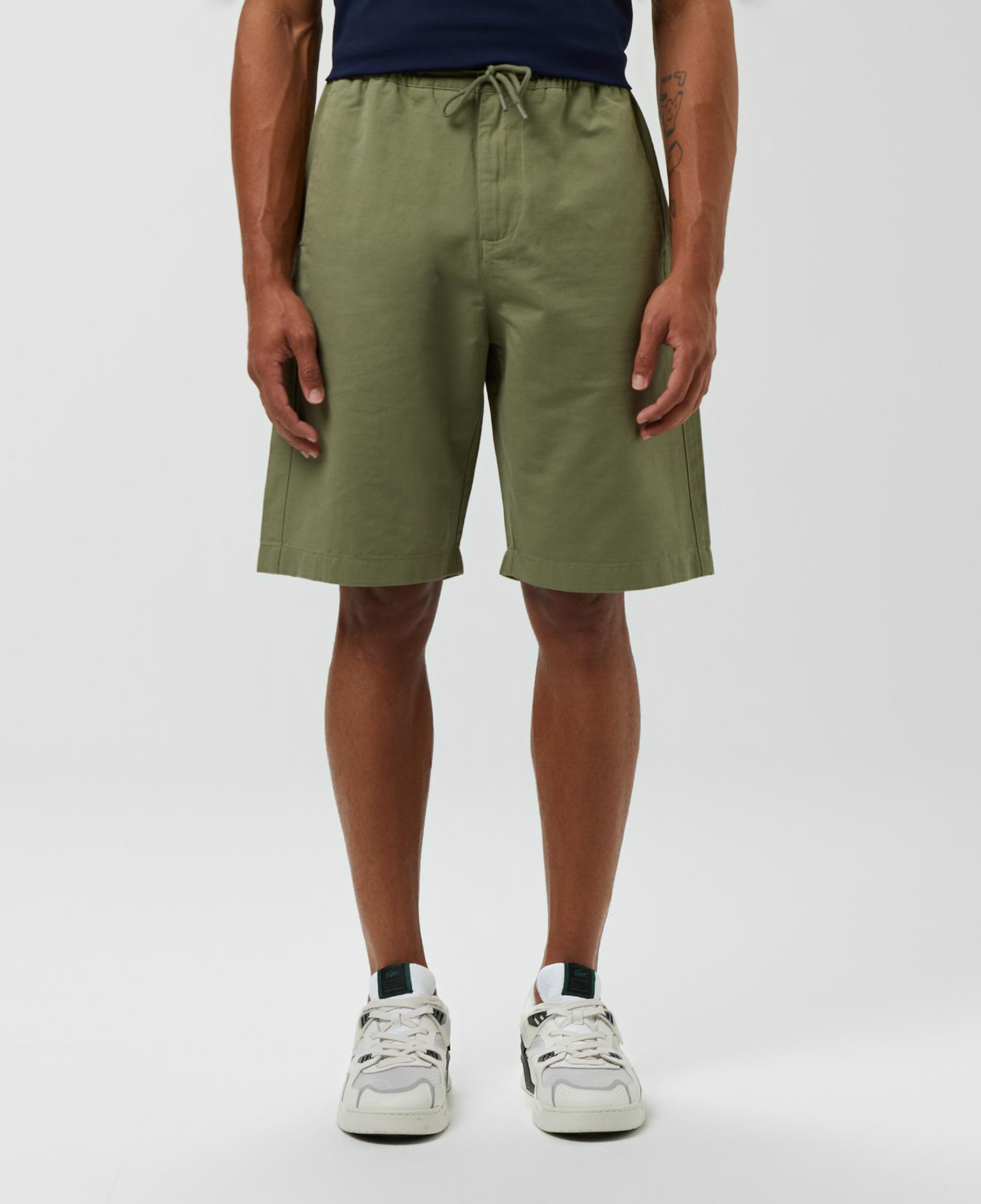 Erkek Relaxed Fit Haki Keten Karışımlı Bermuda Şort
