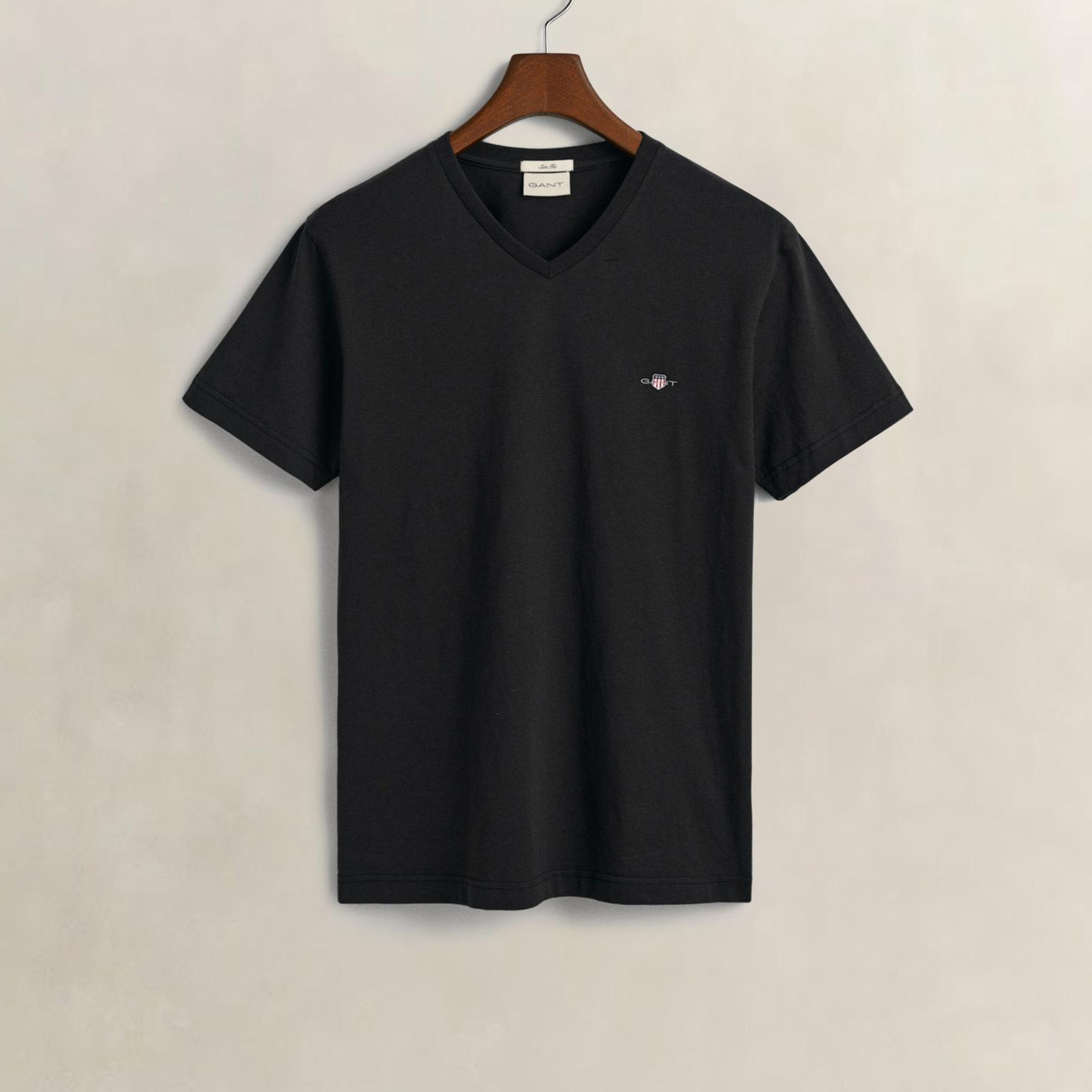 GANT Erkek Siyah Slim Fit V Yaka T-Shirt