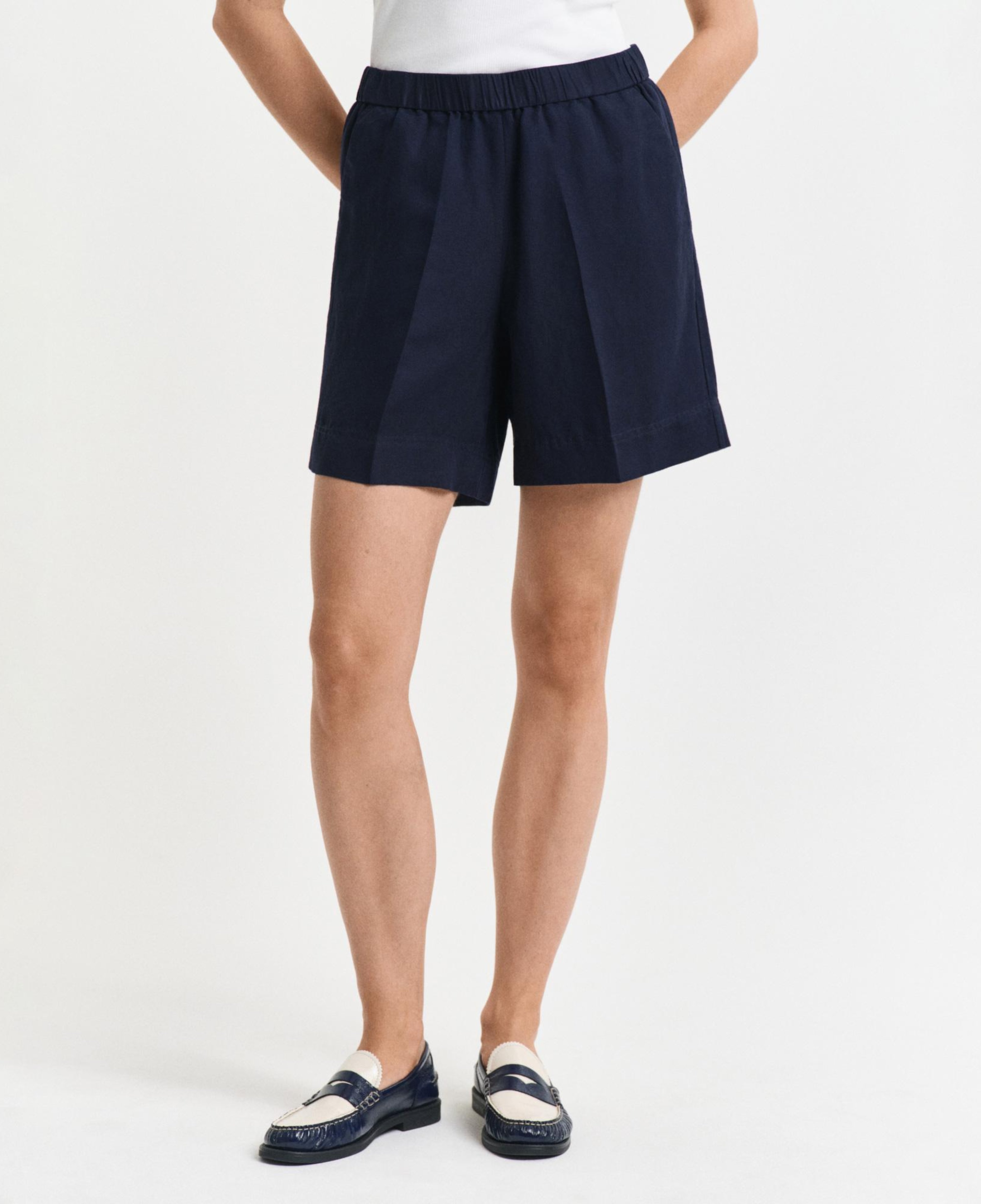 GANT Kadın Lacivert Relaxed Fit Keten Şort