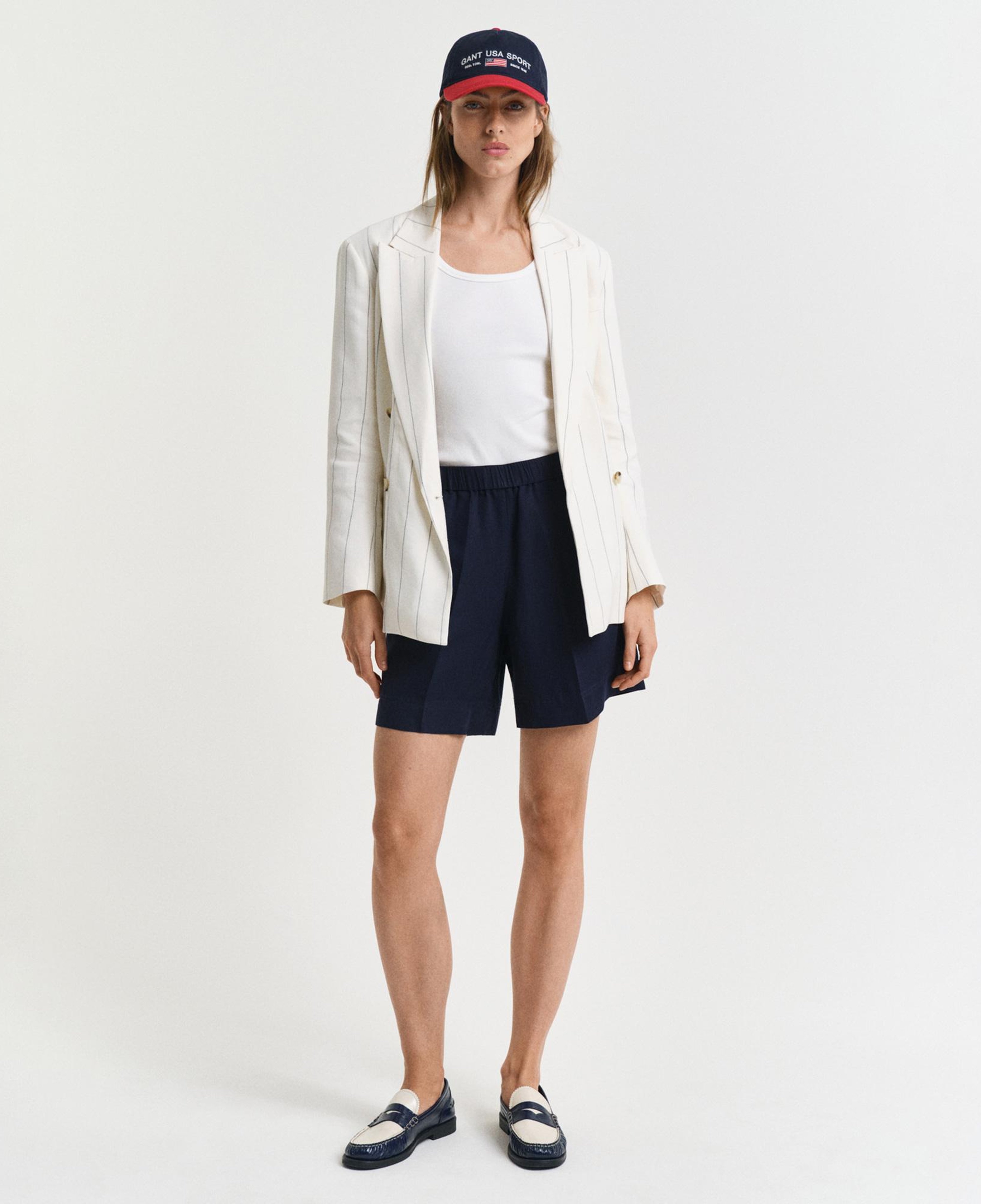 GANT Kadın Lacivert Relaxed Fit Keten Şort