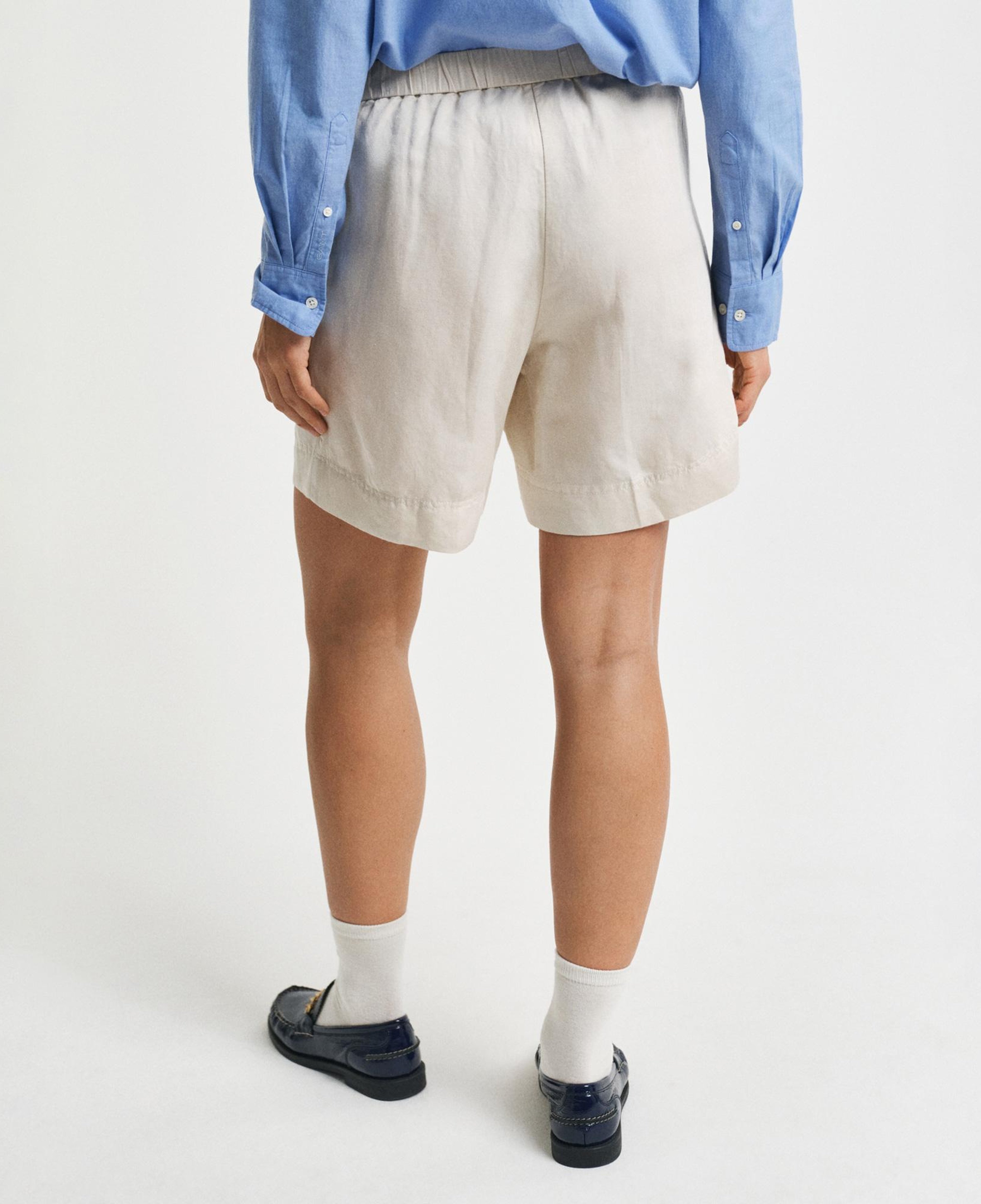 GANT Kadın Krem Relaxed Fit Keten Şort