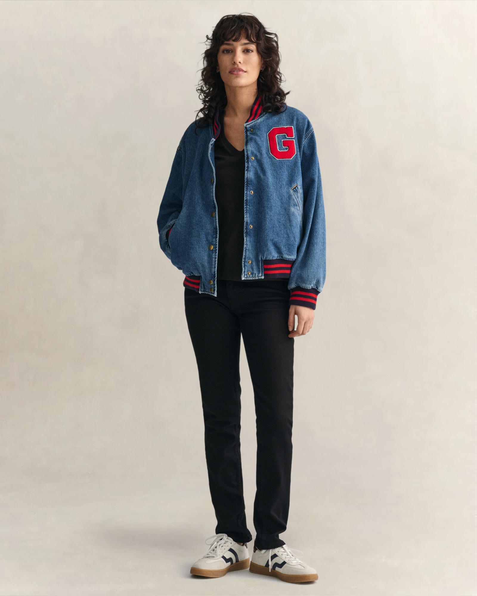 GANT Kadın Siyah V Yaka Regular Fit Logolu T-Shirt
