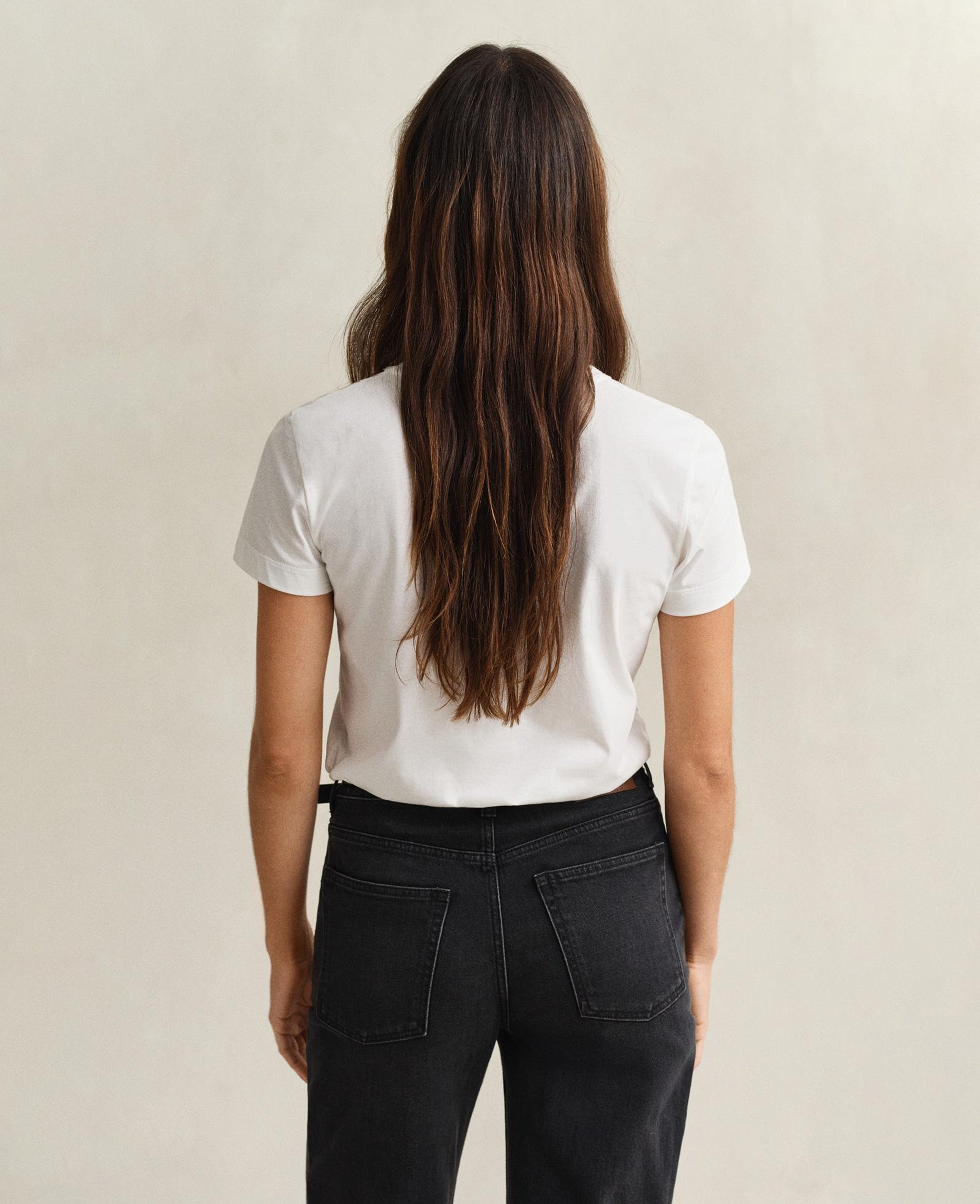 GANT Kadın Beyaz Bisiklet Yaka Regular Fit Logolu T-Shirt