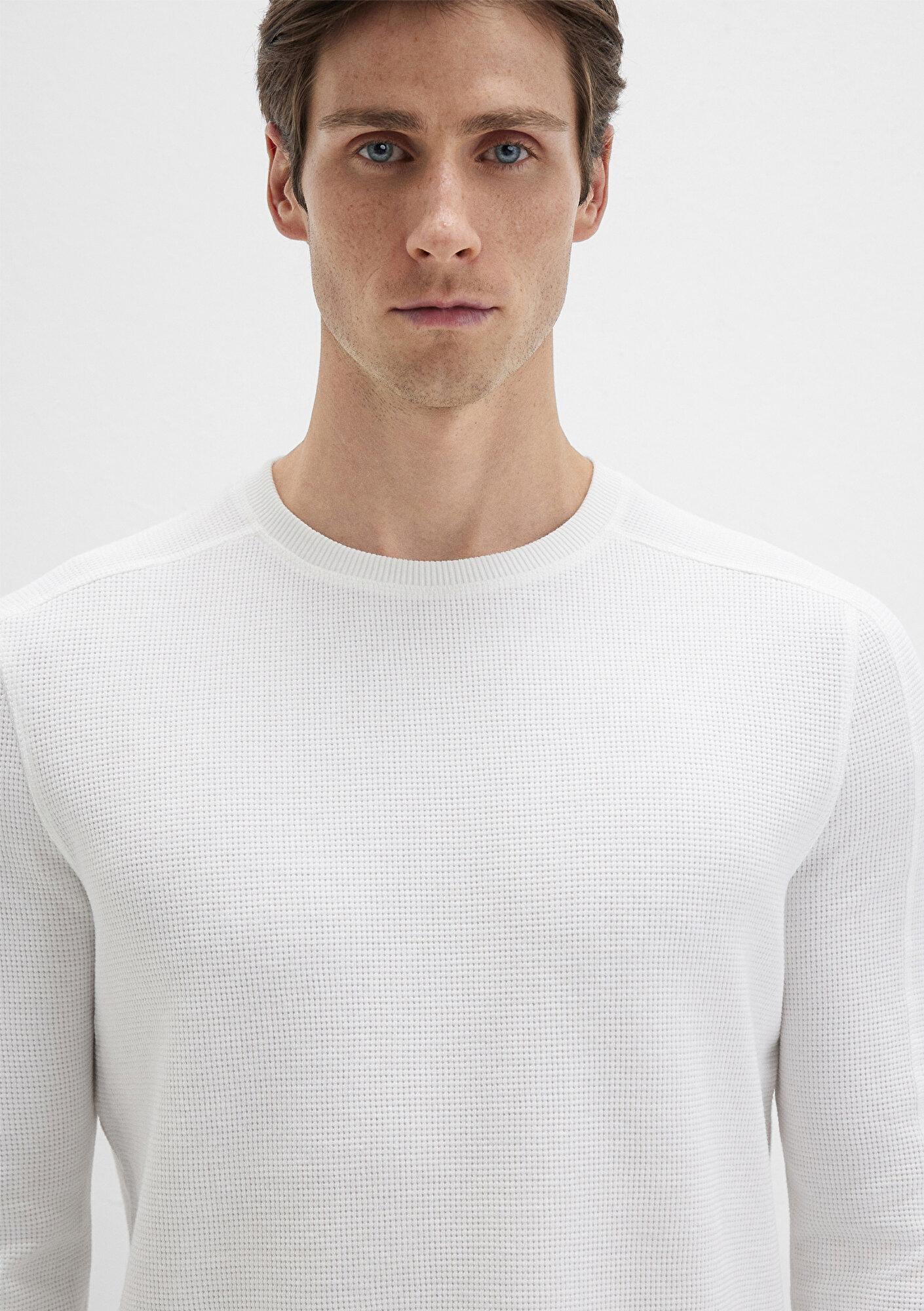 Mavi Uzun Kollu Dokulu Beyaz Basic Tişört Slim Fit / Dar Kesim 0610106-70054