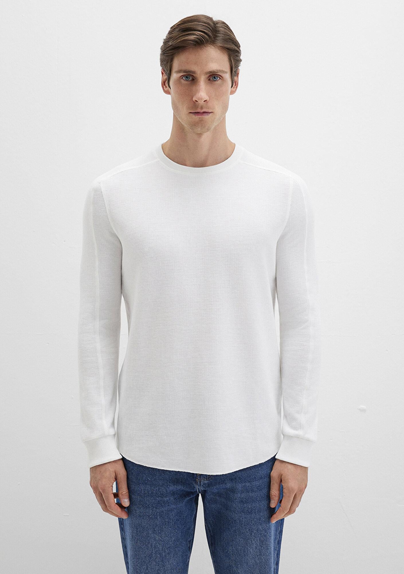 Mavi Uzun Kollu Dokulu Beyaz Basic Tişört Slim Fit / Dar Kesim 0610106-70054