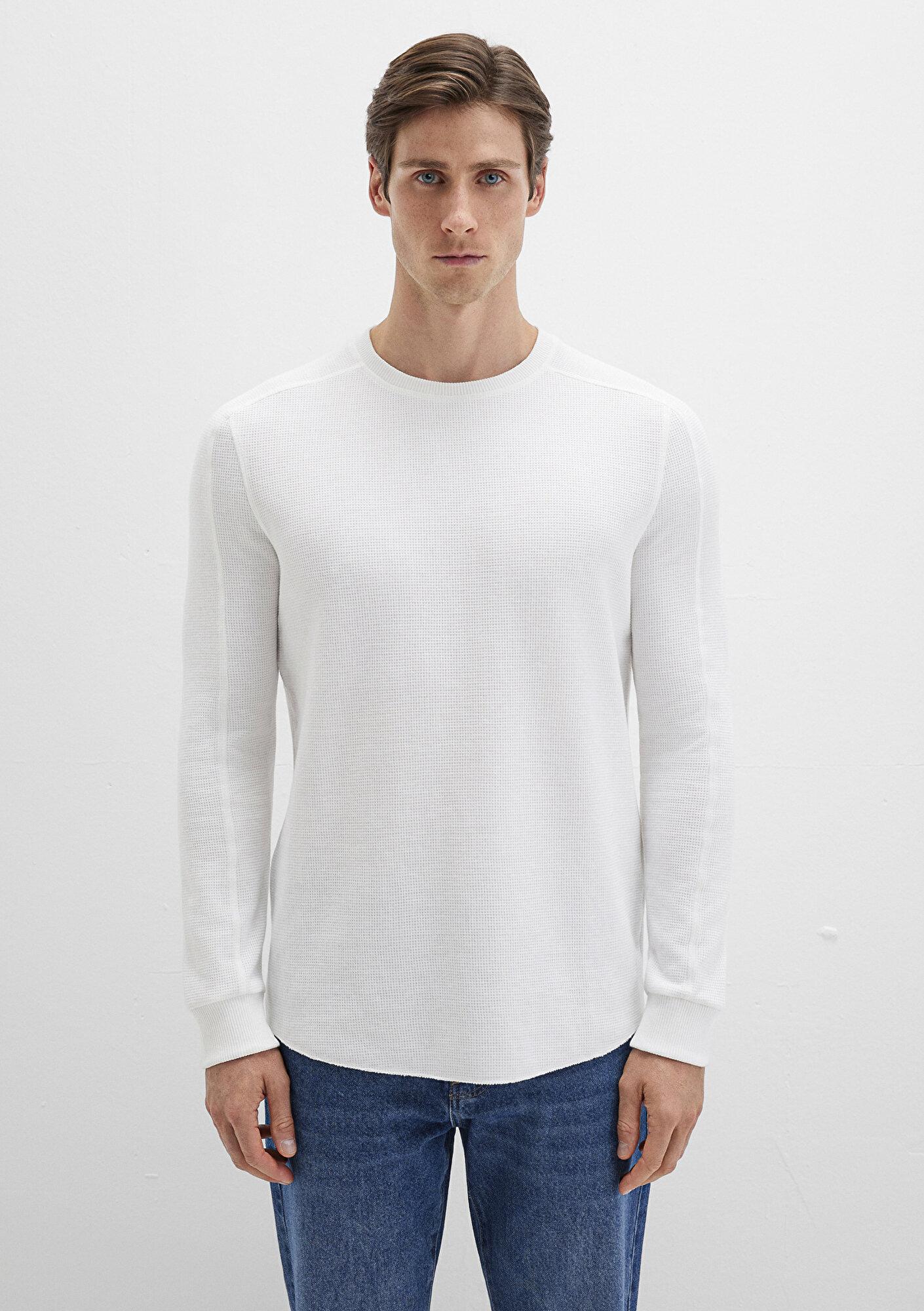 Mavi Uzun Kollu Dokulu Beyaz Basic Tişört Slim Fit / Dar Kesim 0610106-70054