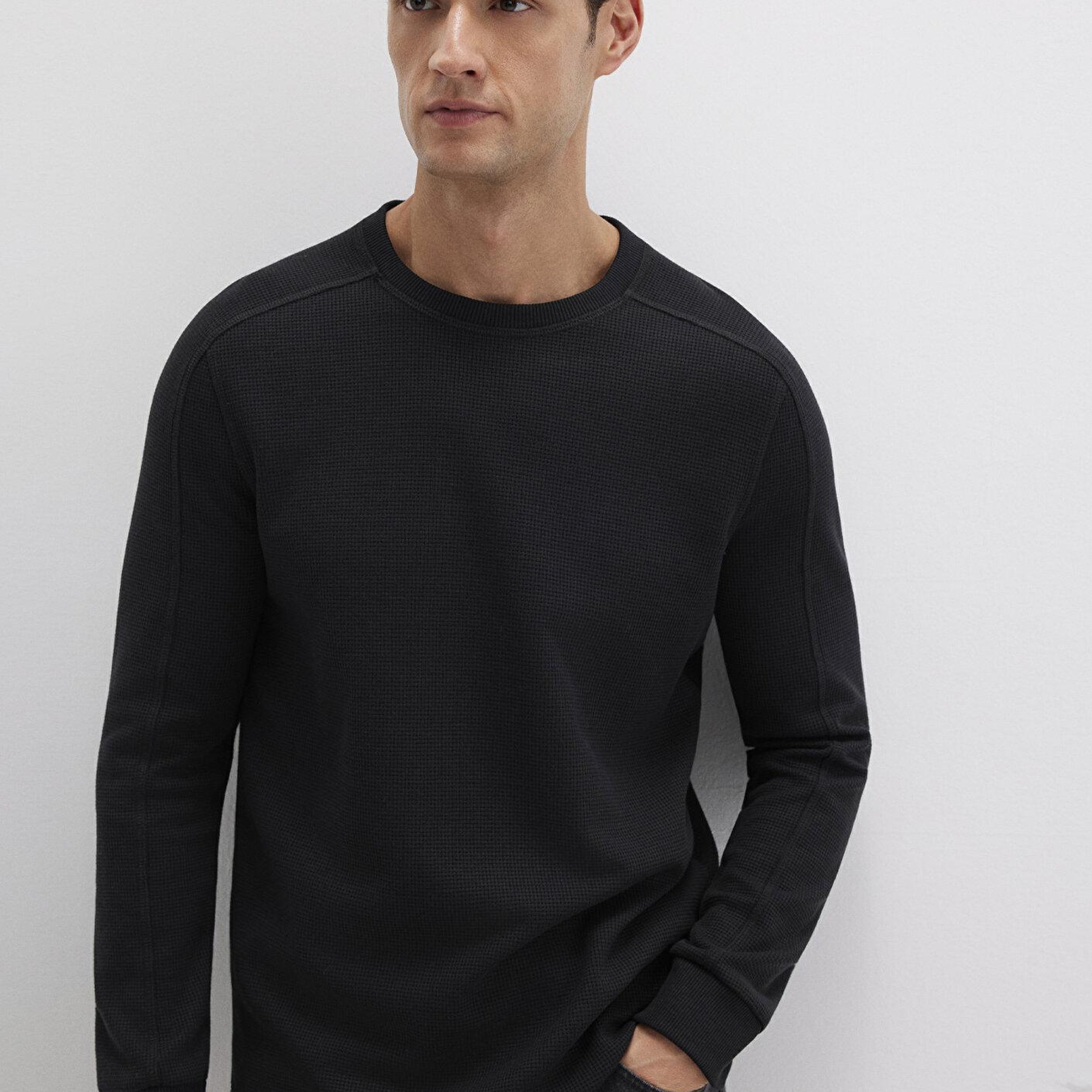 Mavi Uzun Kollu Dokulu Siyah Basic Tişört Slim Fit / Dar Kesim 0610106-900
