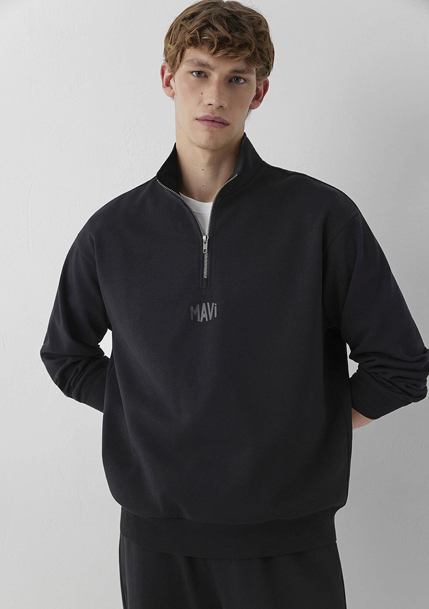Mavi Mavi Logo Baskılı Yarı Fermuarlı Siyah Sweatshirt 0S10681-900