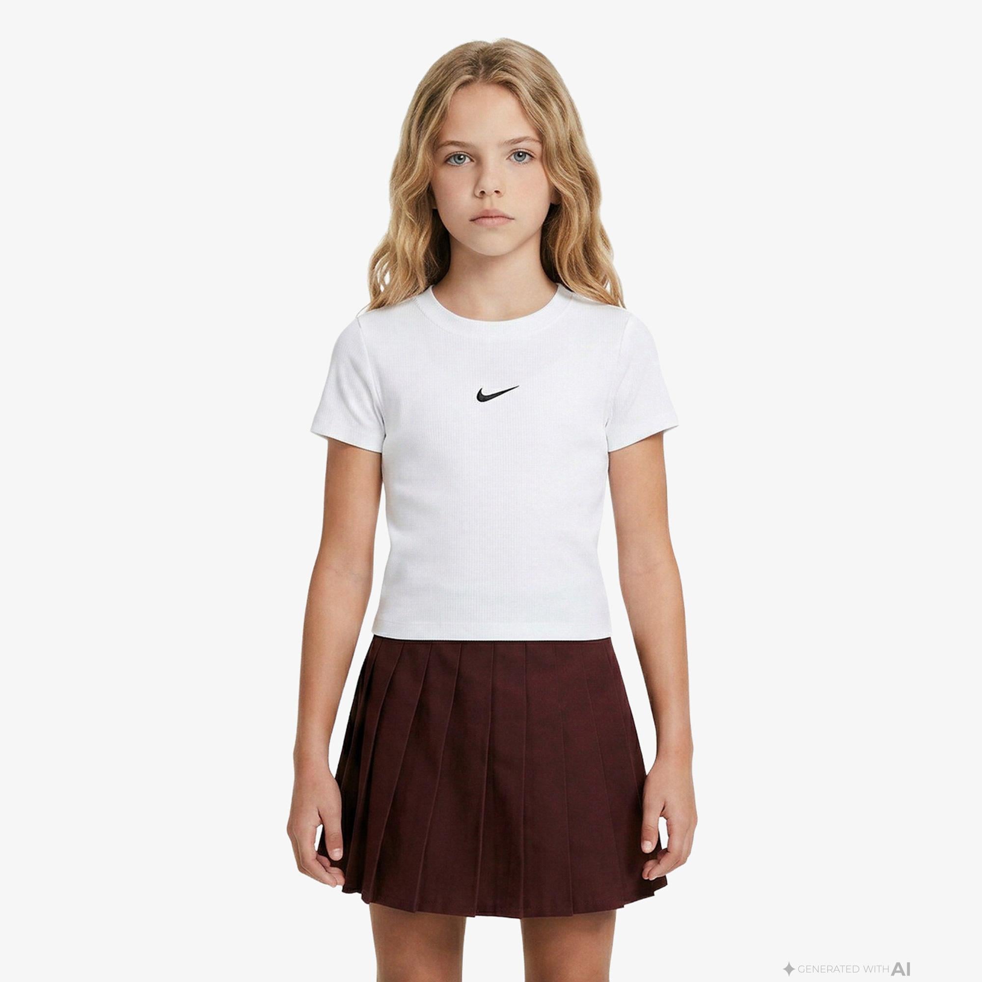 Nike Sportswear Çocuk Beyaz Crop T-Shirt